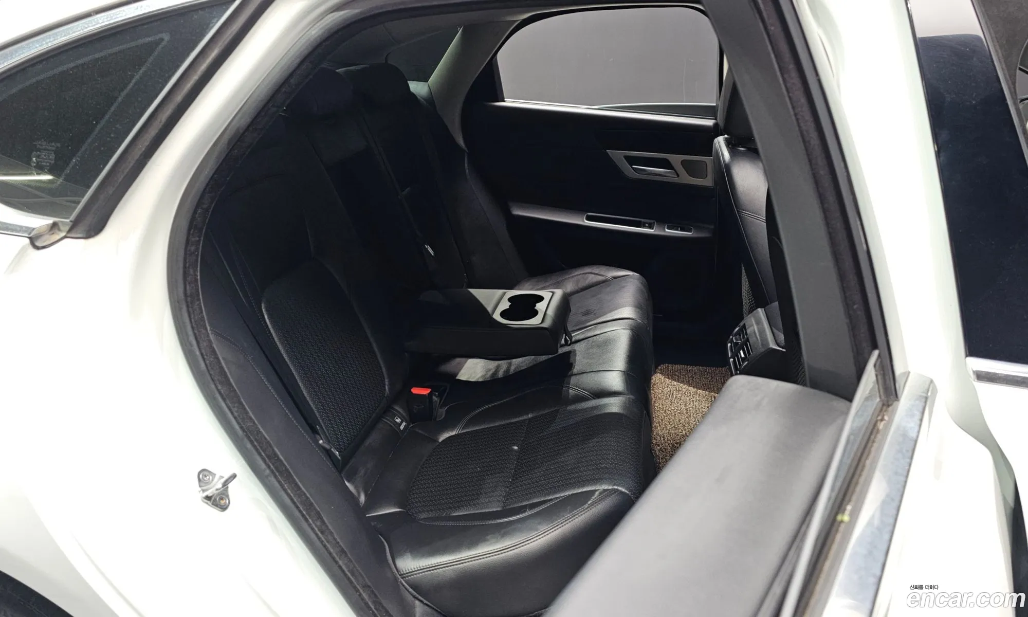 Jaguar XF 2018 — 13