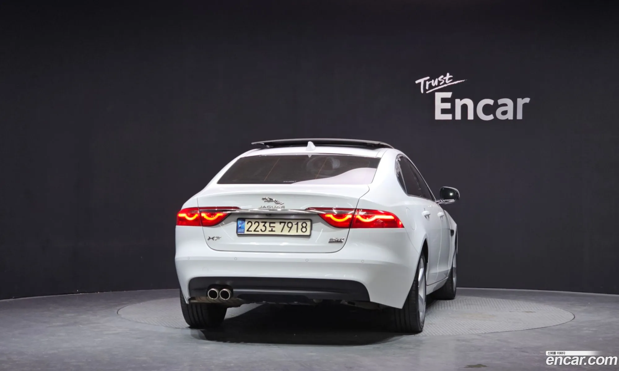 Jaguar XF 2018 — 9