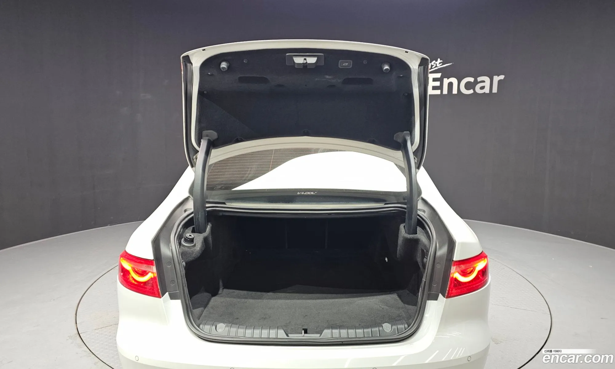 Jaguar XF 2018 — 20