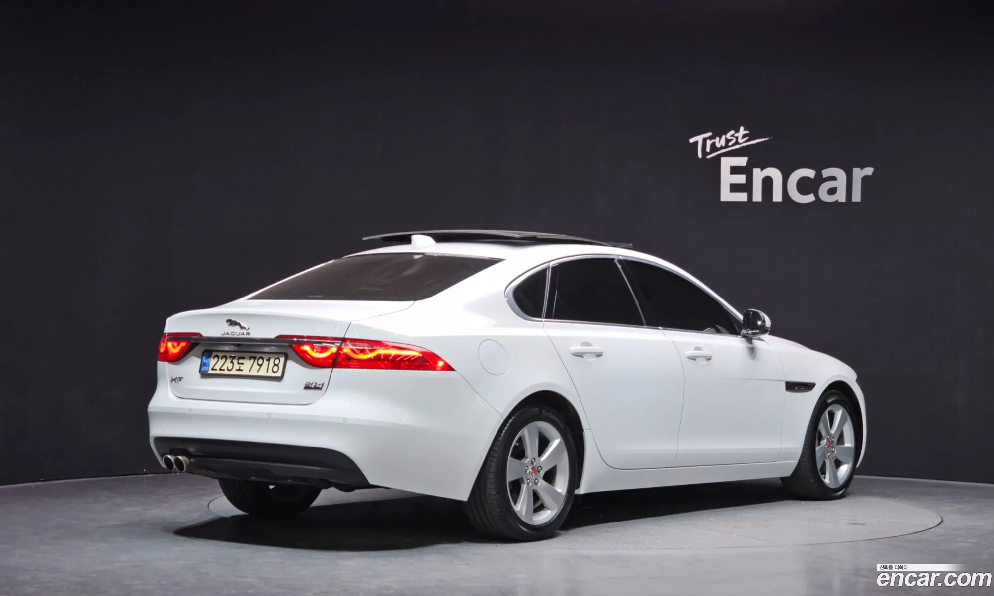 Jaguar XF 2018 — 18