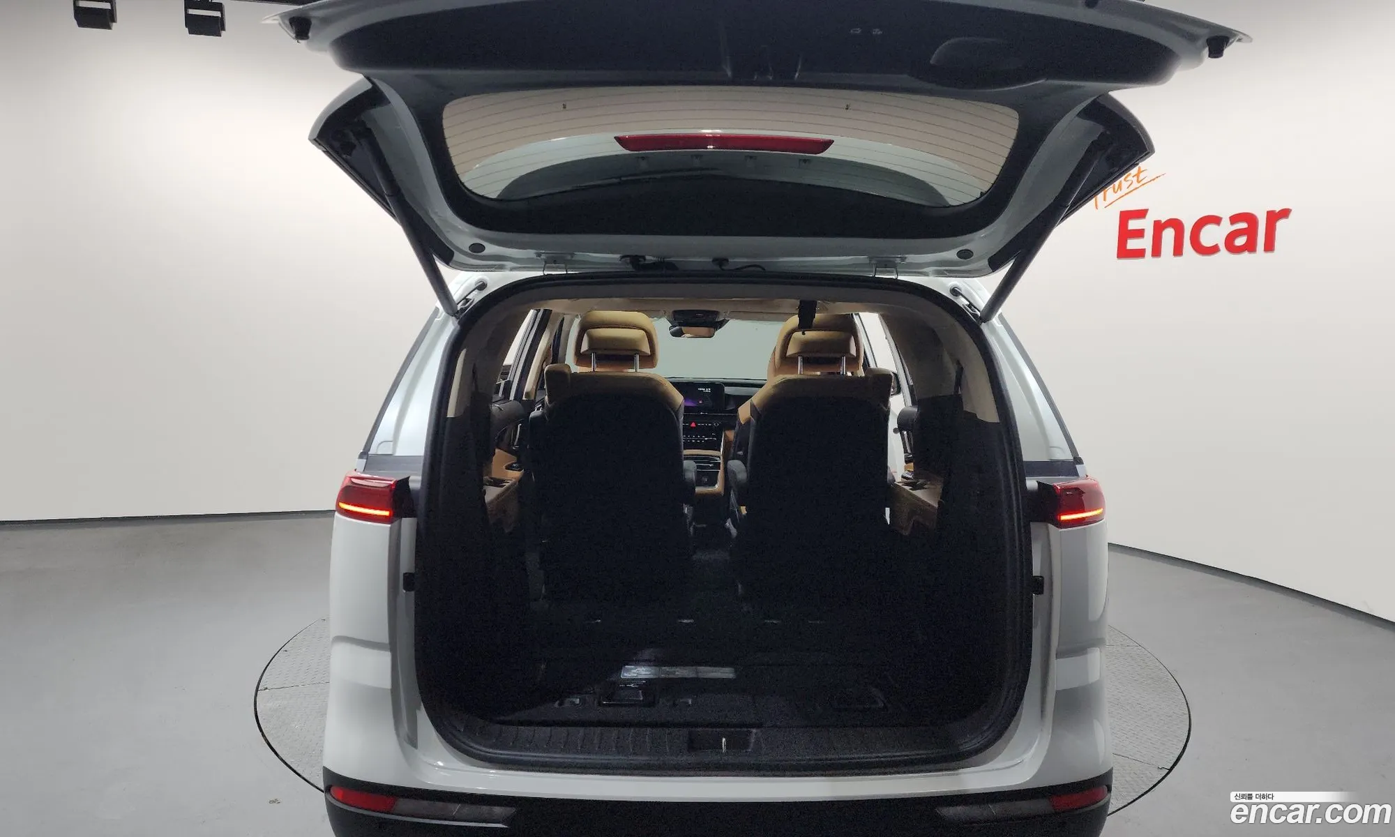 Kia Carnival 2021 — 20