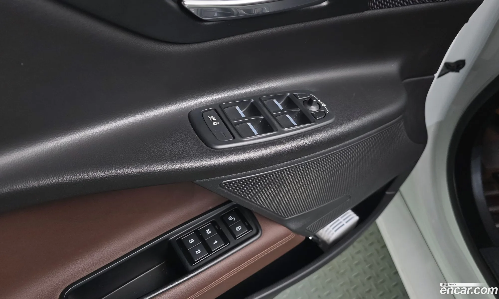 Jaguar XE 2015 — 12