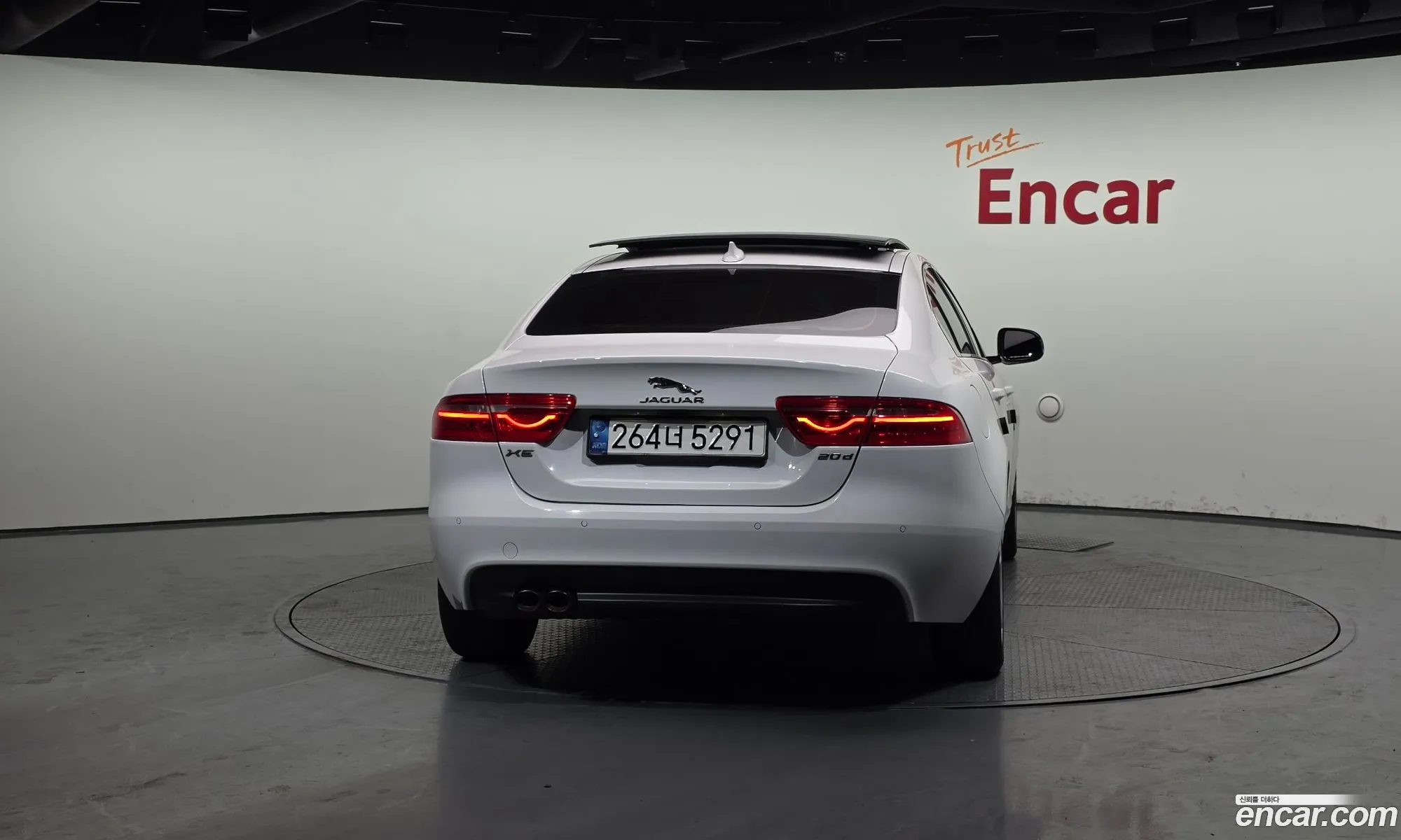 Jaguar XE 2015 — 18