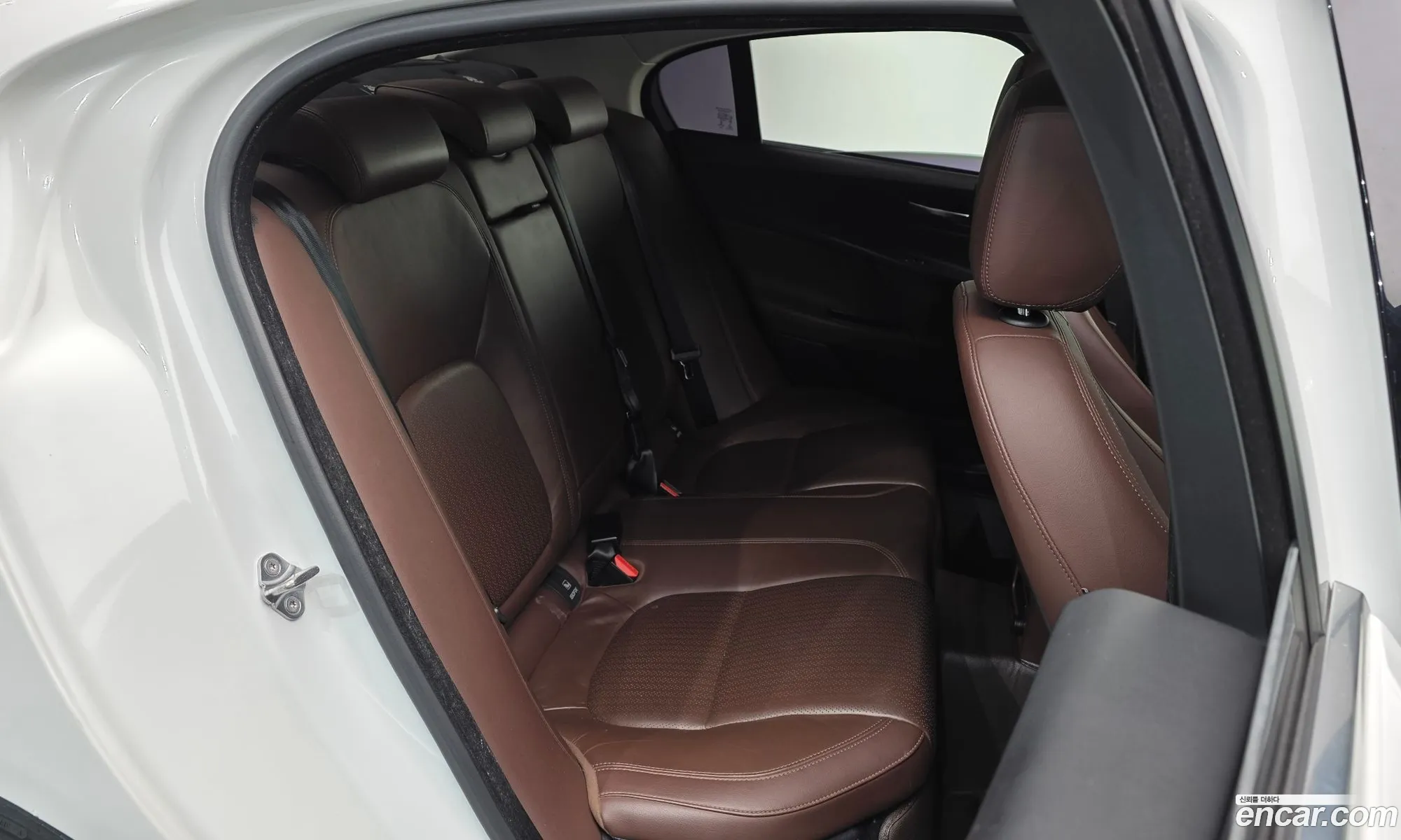 Jaguar XE 2015 — 13