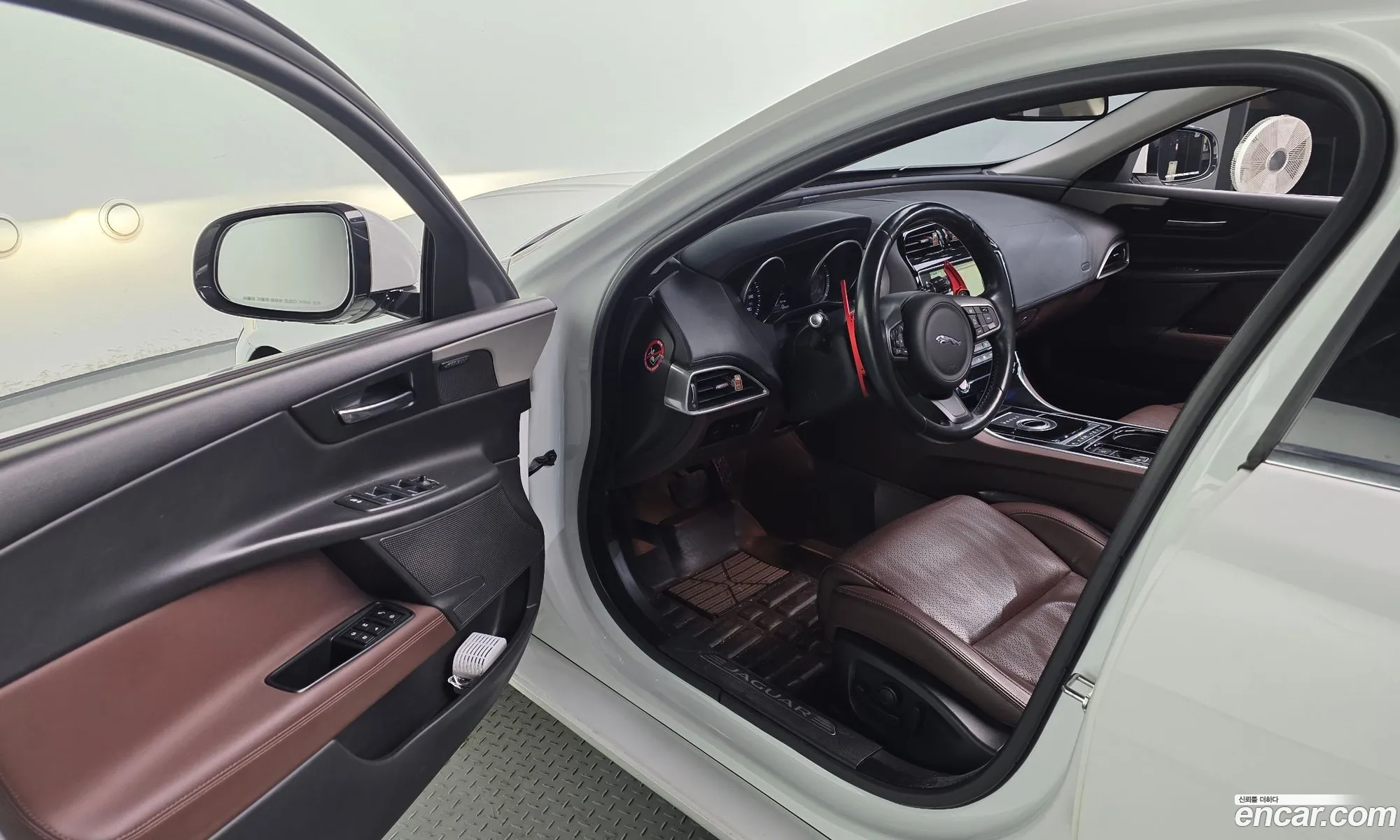 Jaguar XE 2015 — 11