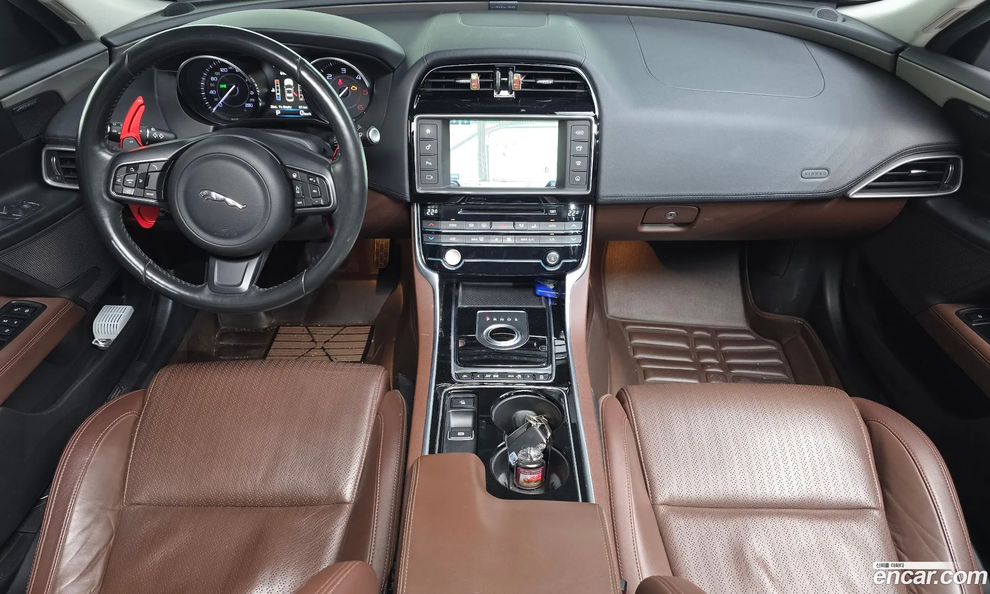 Jaguar XE 2015 — 14