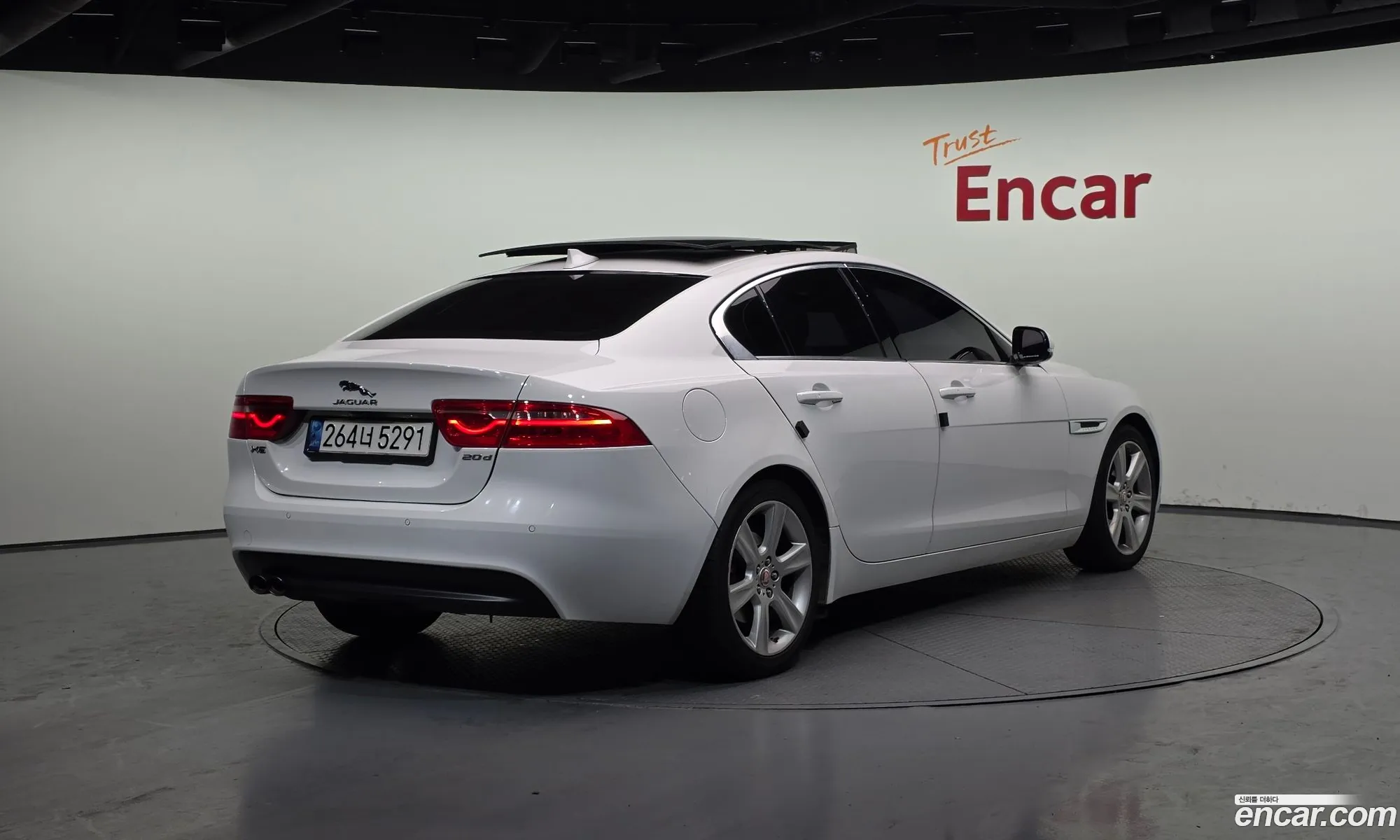 Jaguar XE 2015 — 3