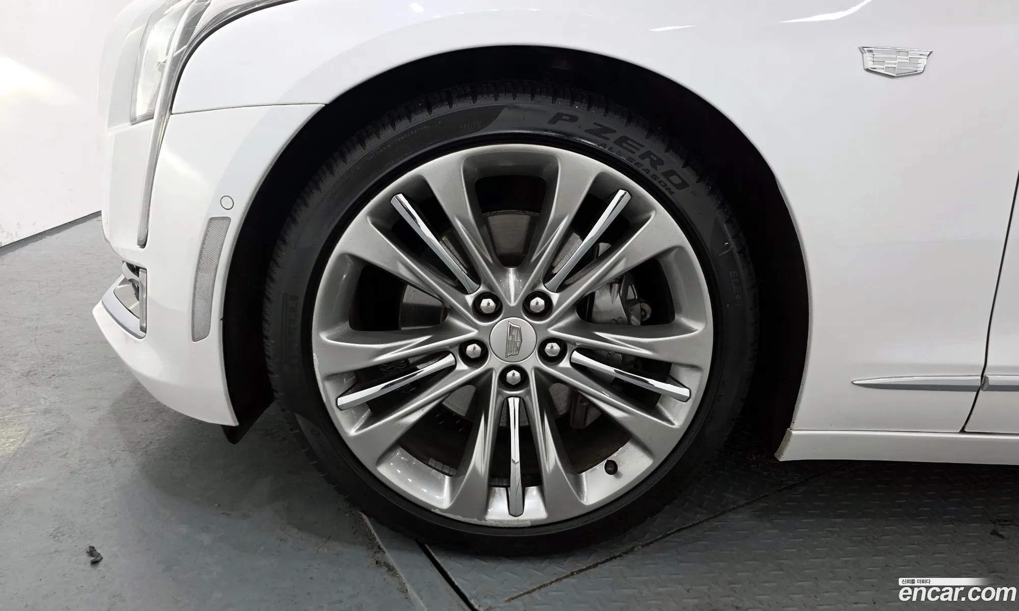 Cadillac CT6 2017 1G6K95RS2HU131373 — 8