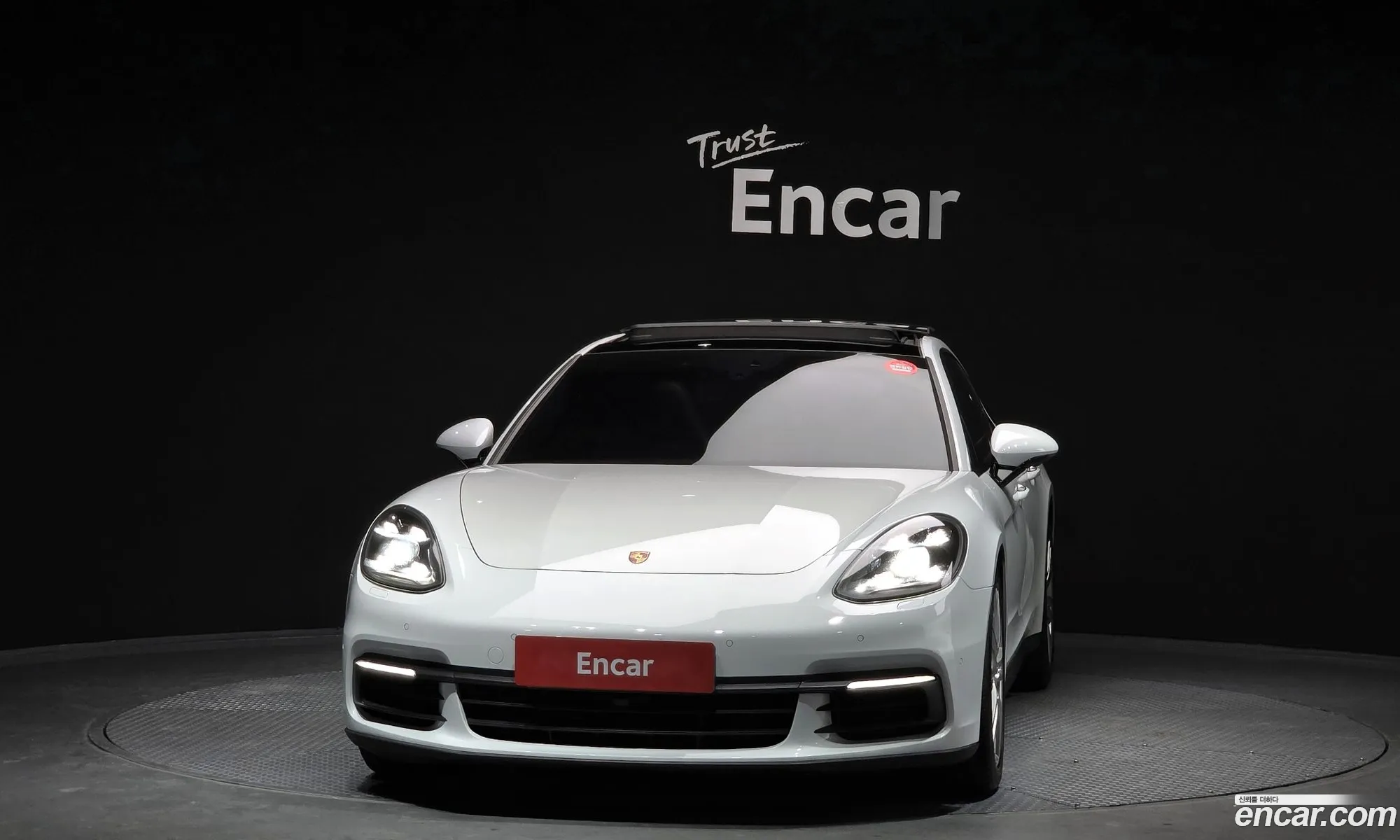 Porsche Panamera 2018 — 19
