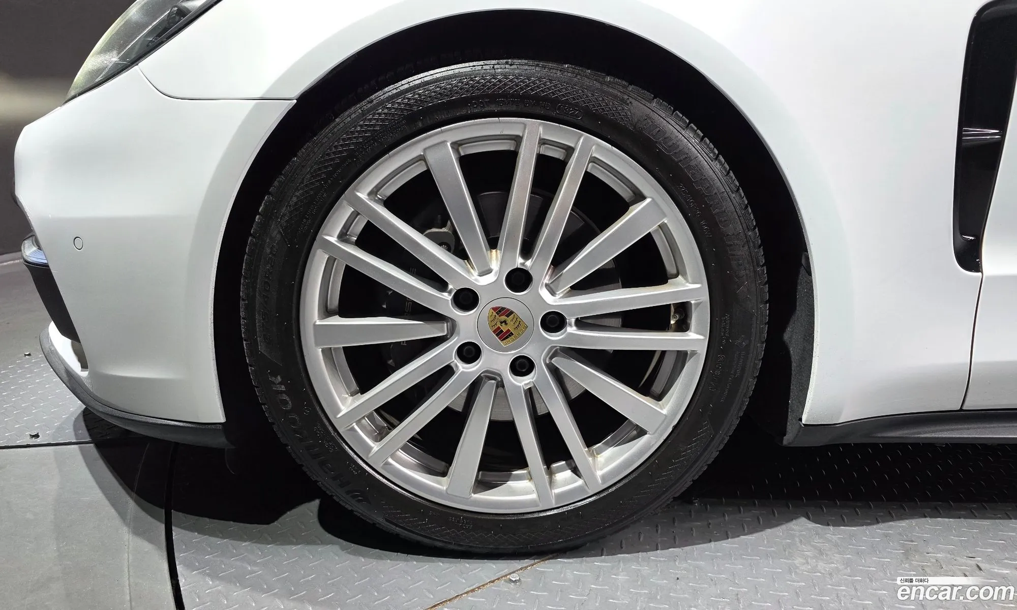 Porsche Panamera 2018 — 17