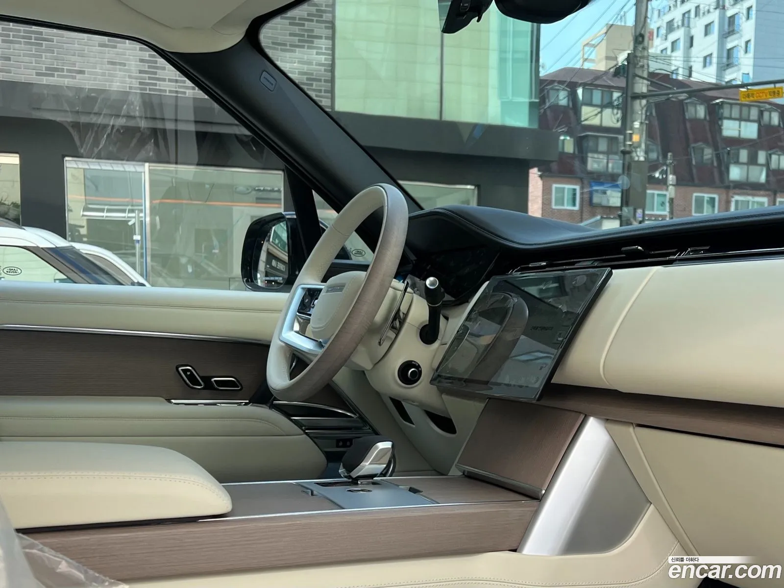 Land Rover Range Rover 2024 — 11