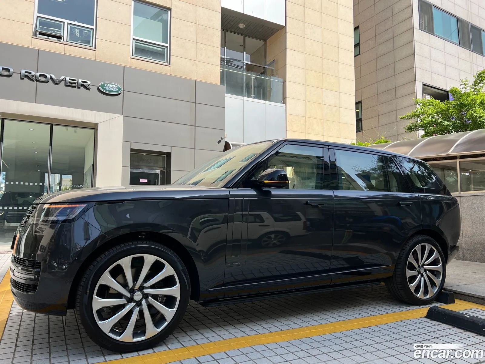 Land Rover Range Rover 2024 — 13