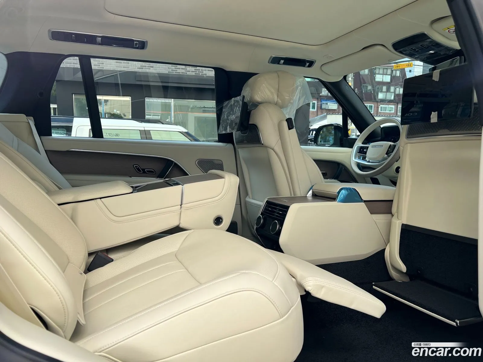 Land Rover Range Rover 2024 — 14