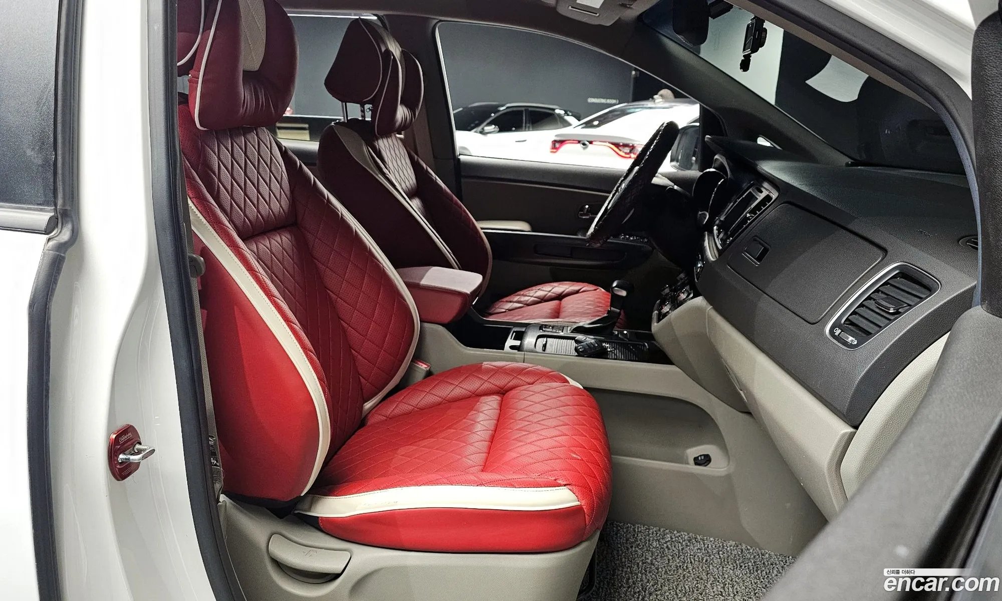 Kia Carnival 2017 KNAMB81ABHS322094 — 2