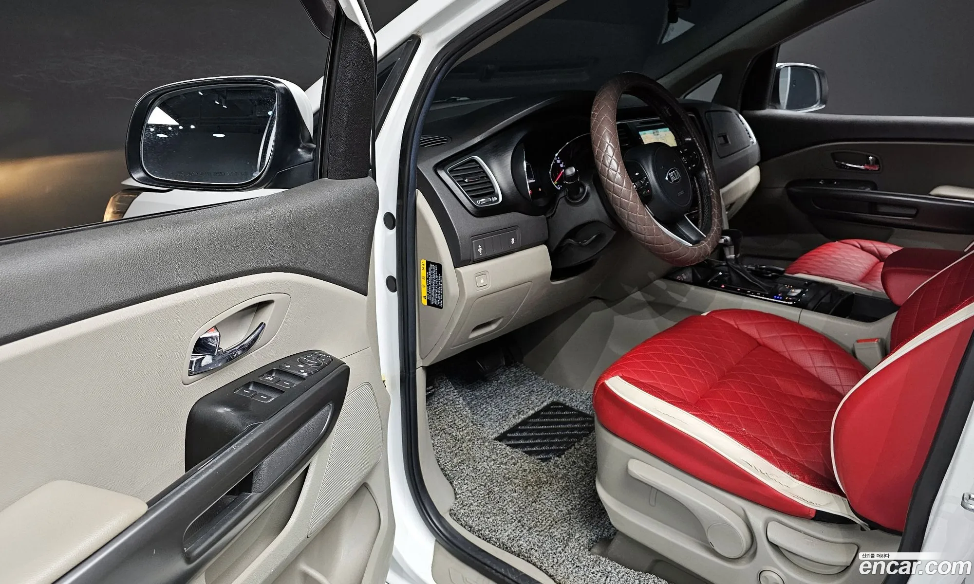 Kia Carnival 2017 KNAMB81ABHS322094 — 9