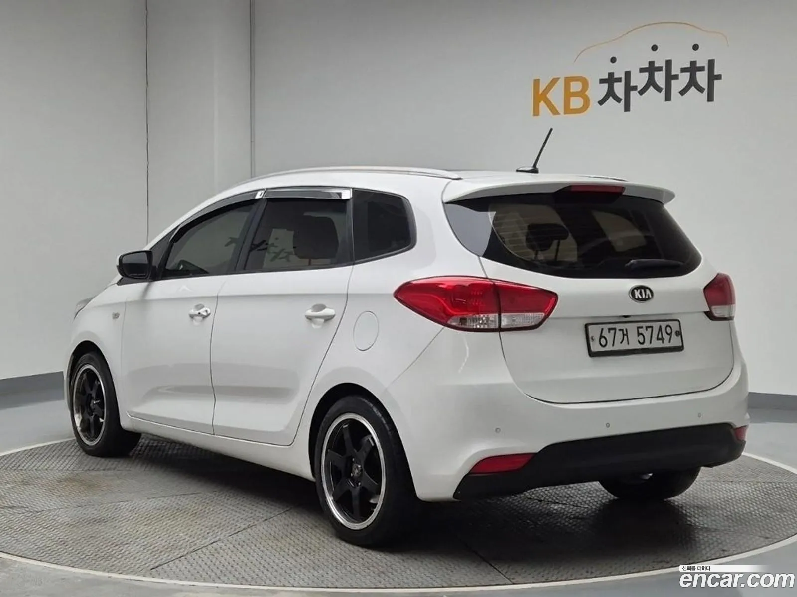 Kia Carens 2014 — 17