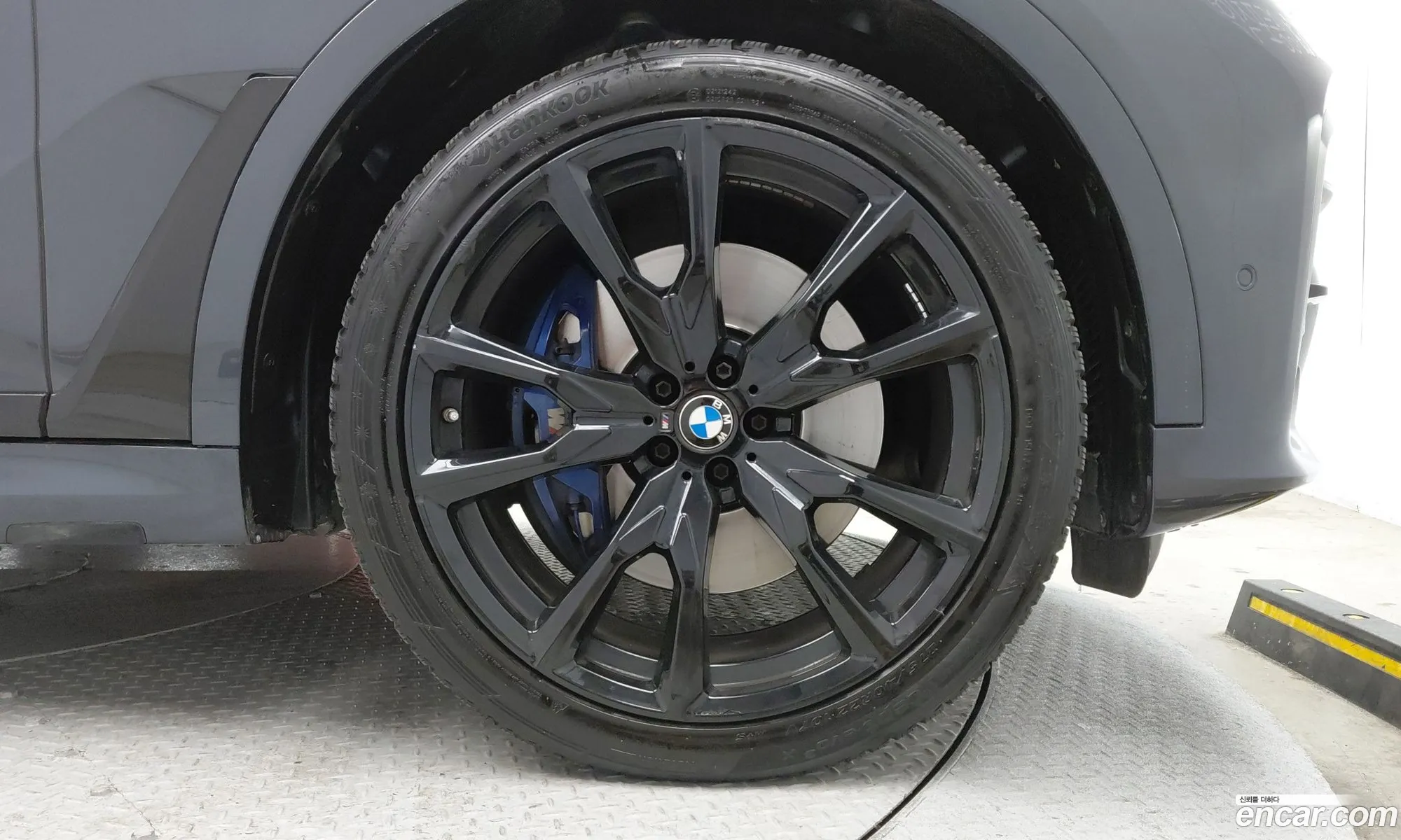 BMW X7 2021 — 16