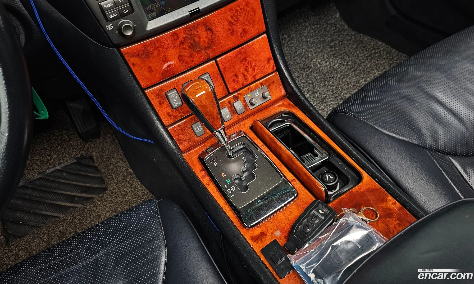 Lexus LS430 2004 JTHBN36F640169886 — 16