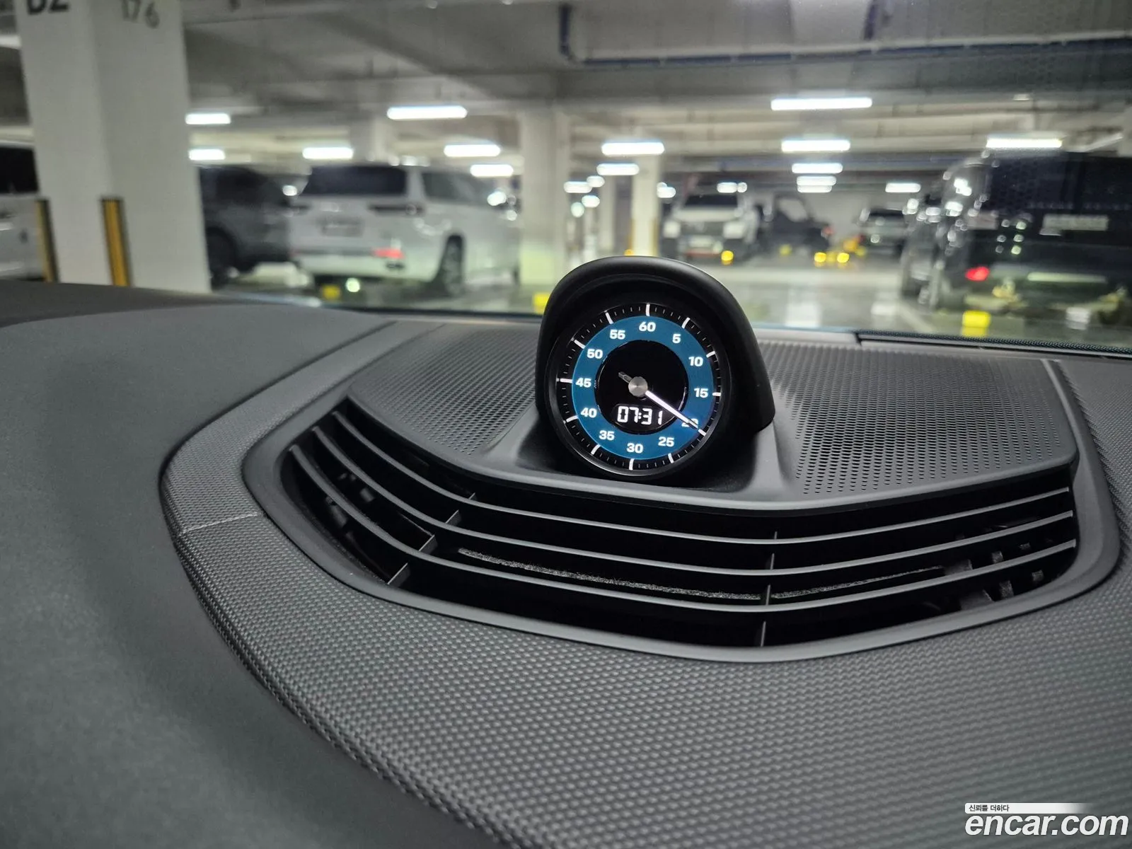 Porsche Taycan 2025 — 4