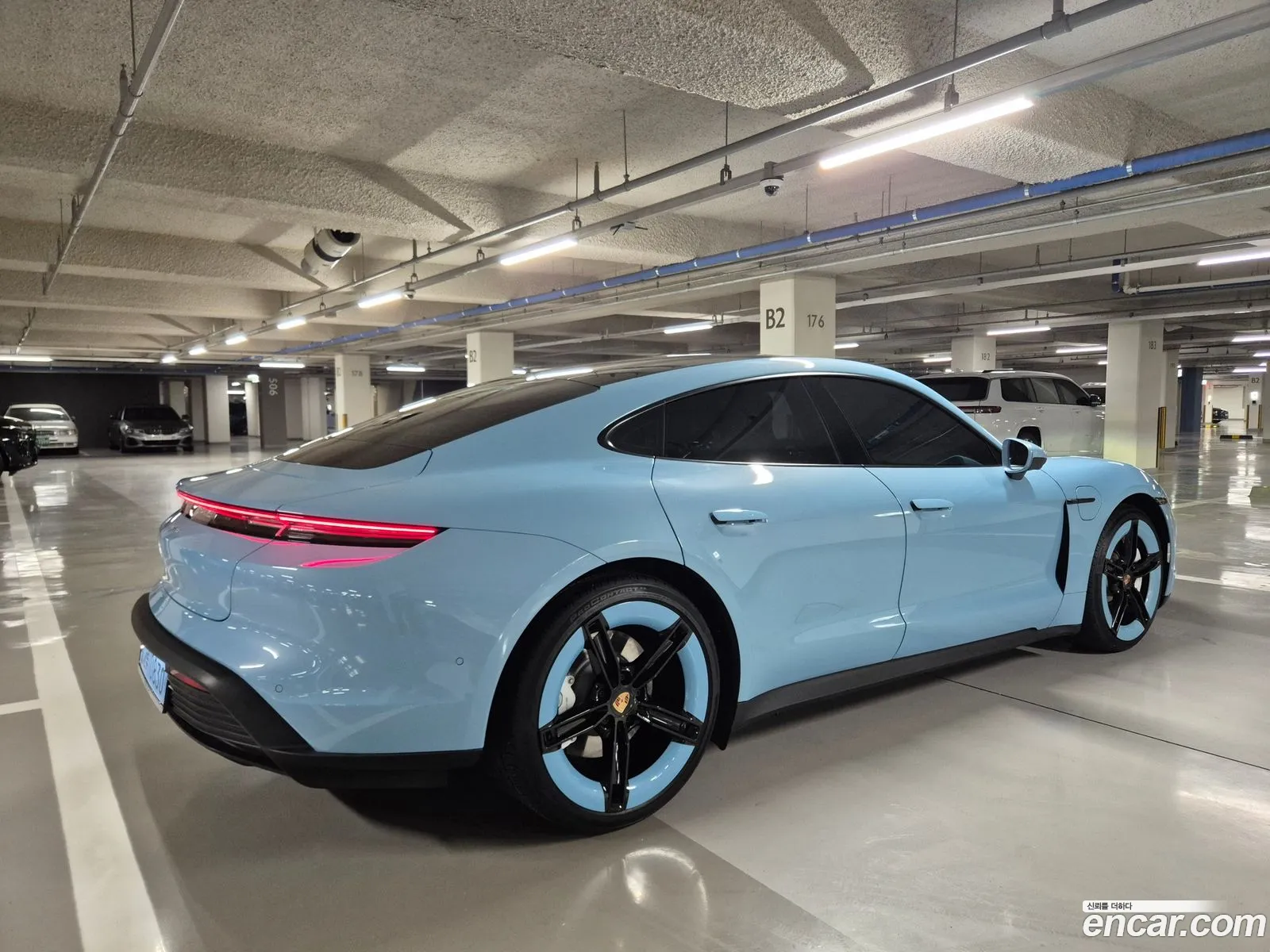 Porsche Taycan 2025 — 3