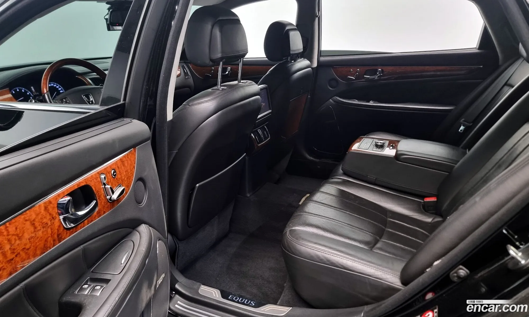 Hyundai Equus 2009 — 16