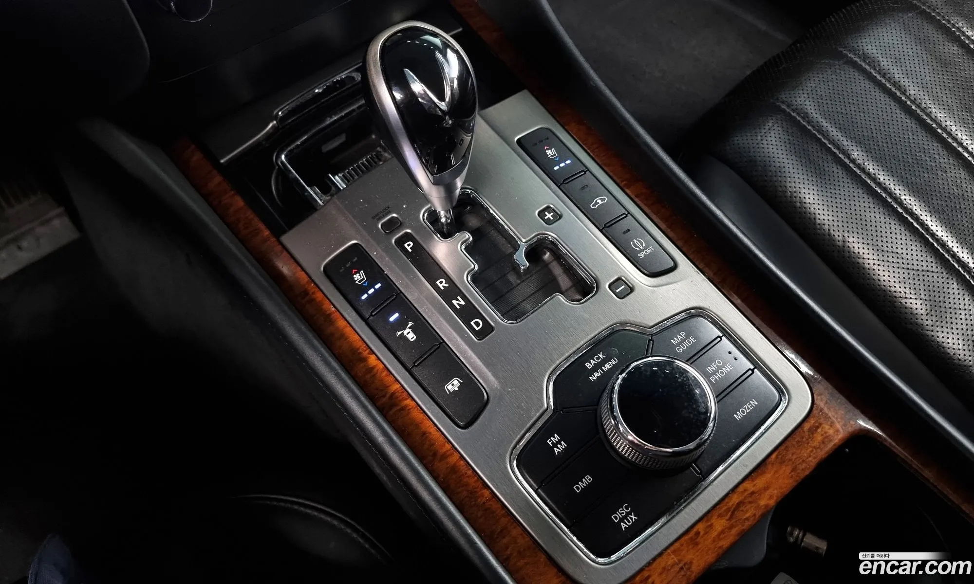 Hyundai Equus 2009 — 11