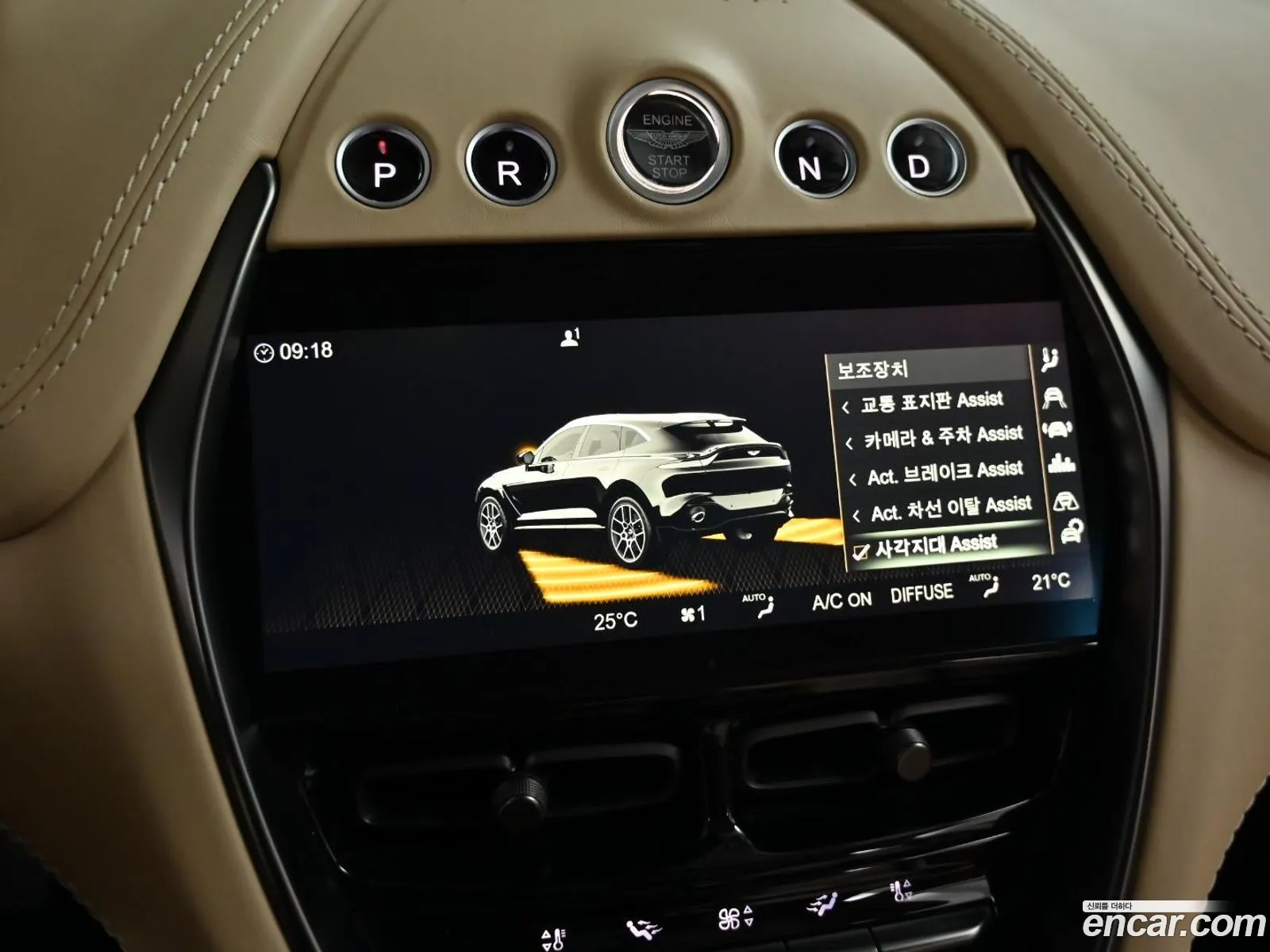 Aston Martin DBX 2023 — 13