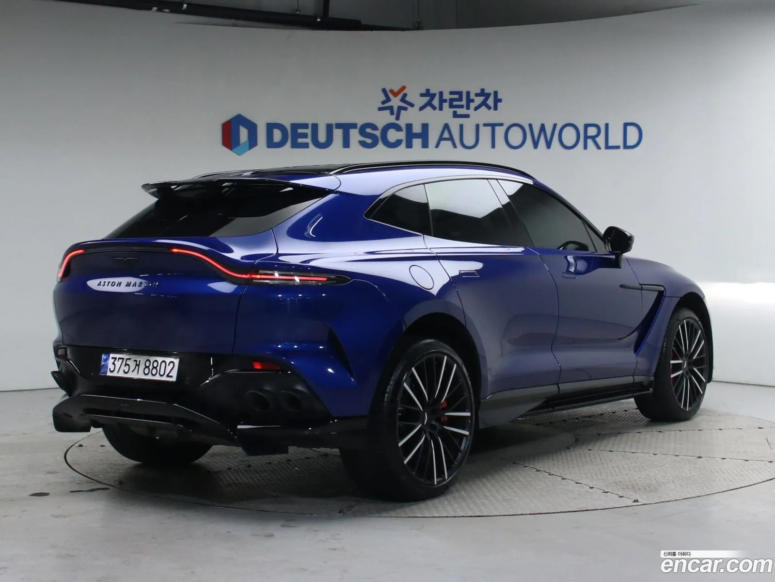 Aston Martin DBX 2023 — 12