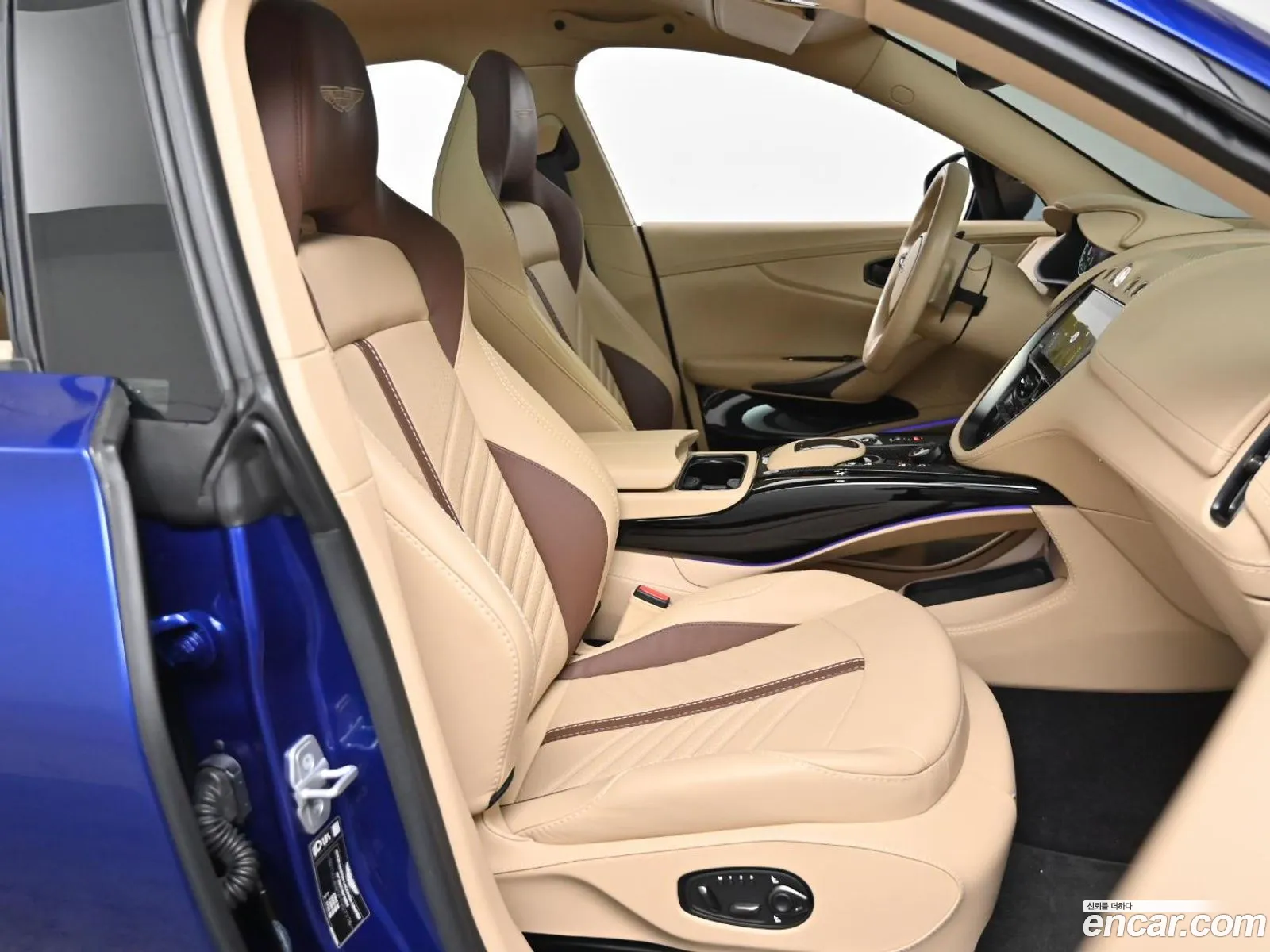 Aston Martin DBX 2023 — 5