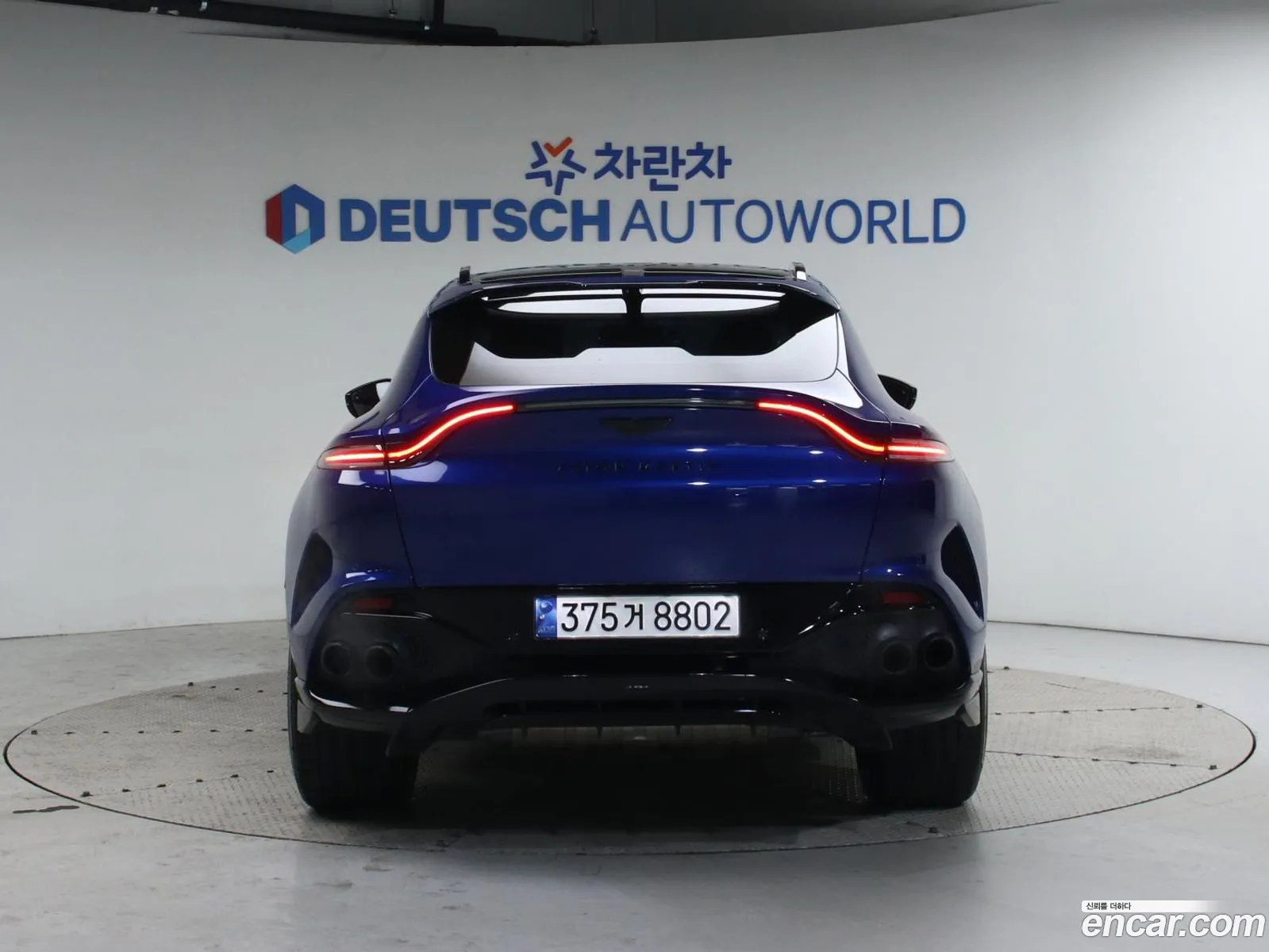 Aston Martin DBX 2023 — 11