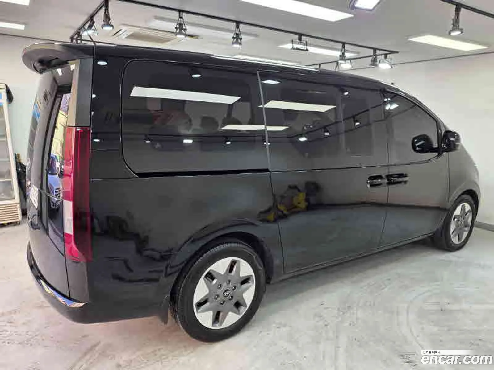Hyundai Staria 2024 — 2