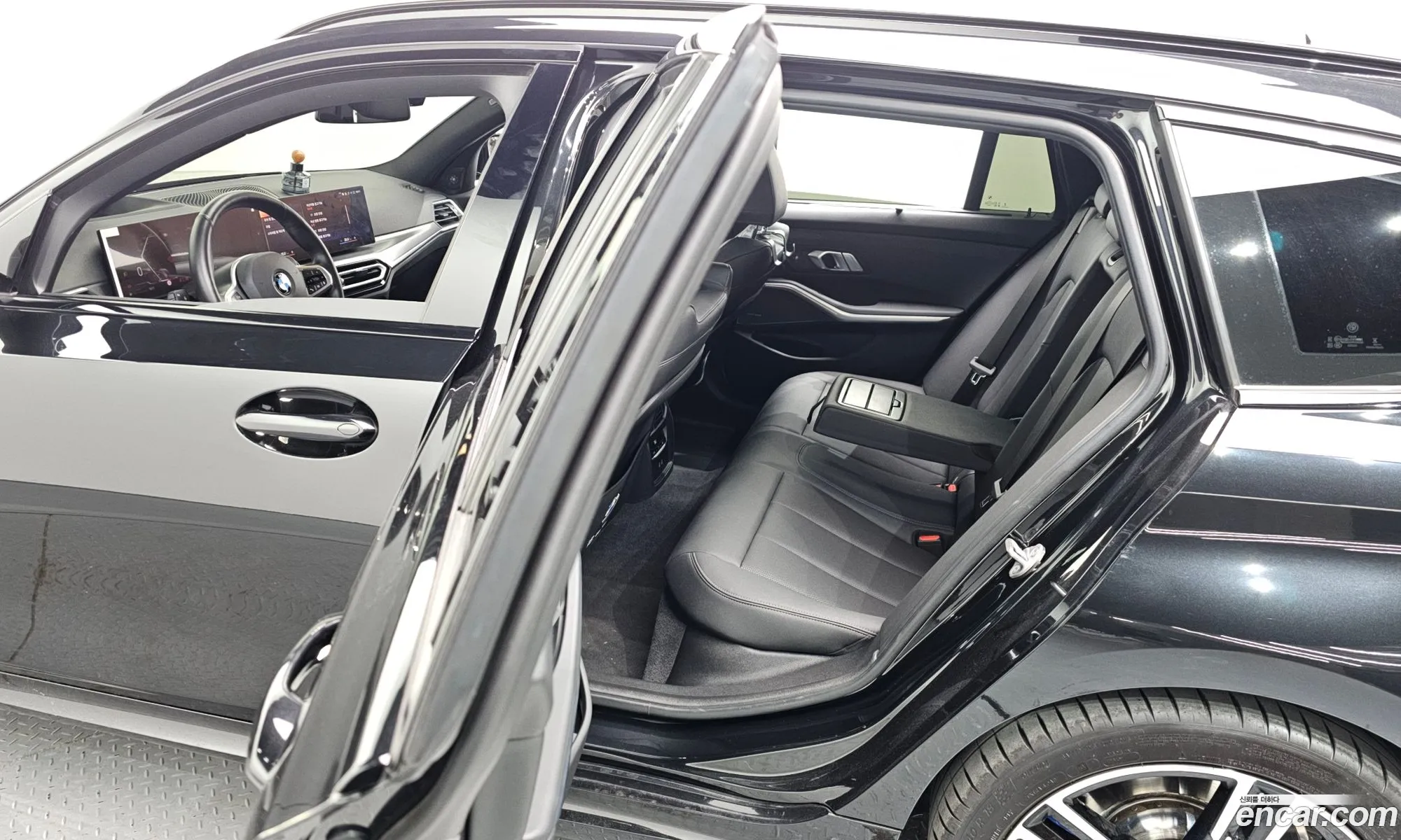 BMW 3 Series 2024 WBA31FY00RFS36088 — 17
