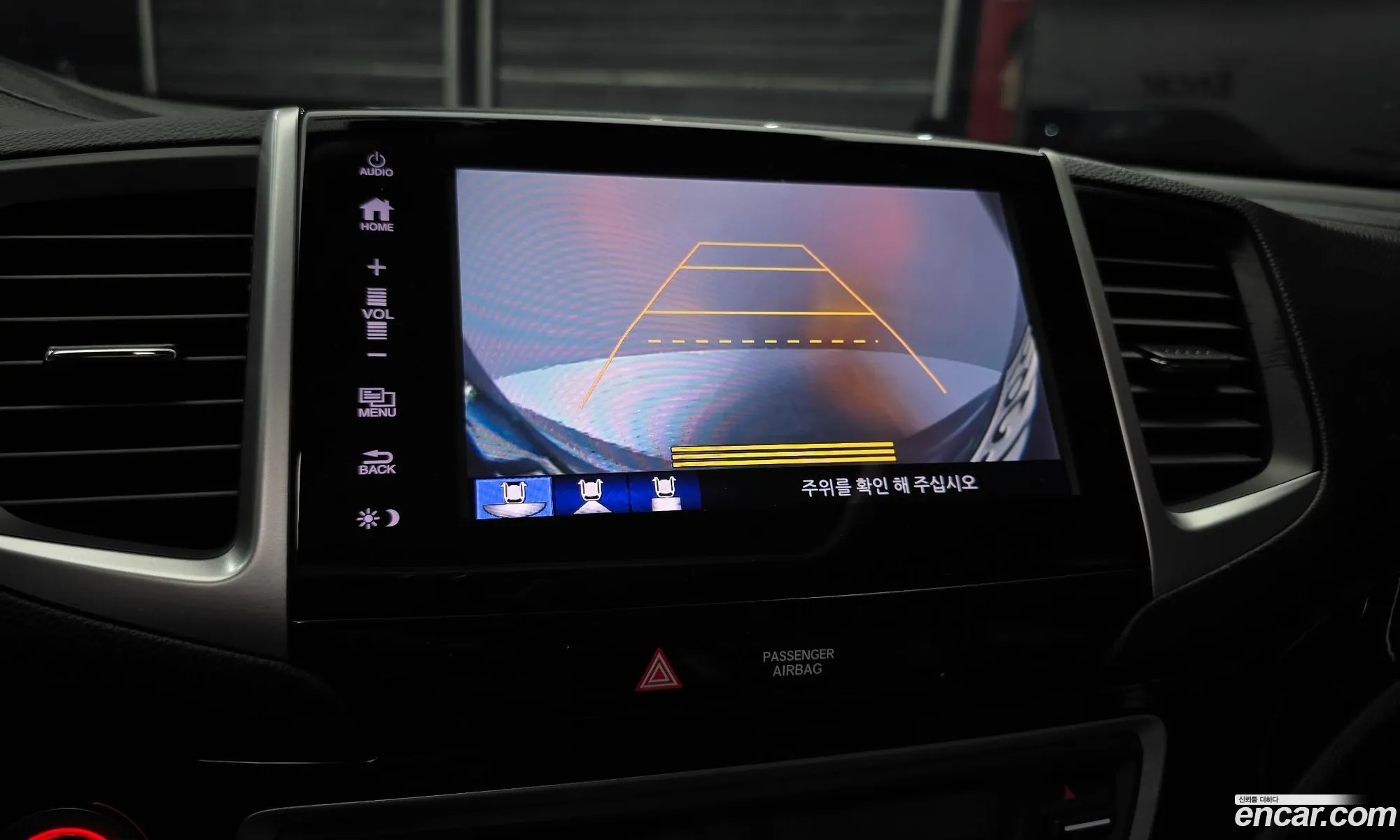 Honda Pilot 2017 5FNYF6850HB201171 — 18
