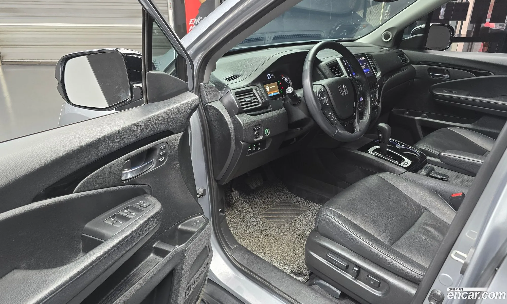 Honda Pilot 2017 5FNYF6850HB201171 — 4