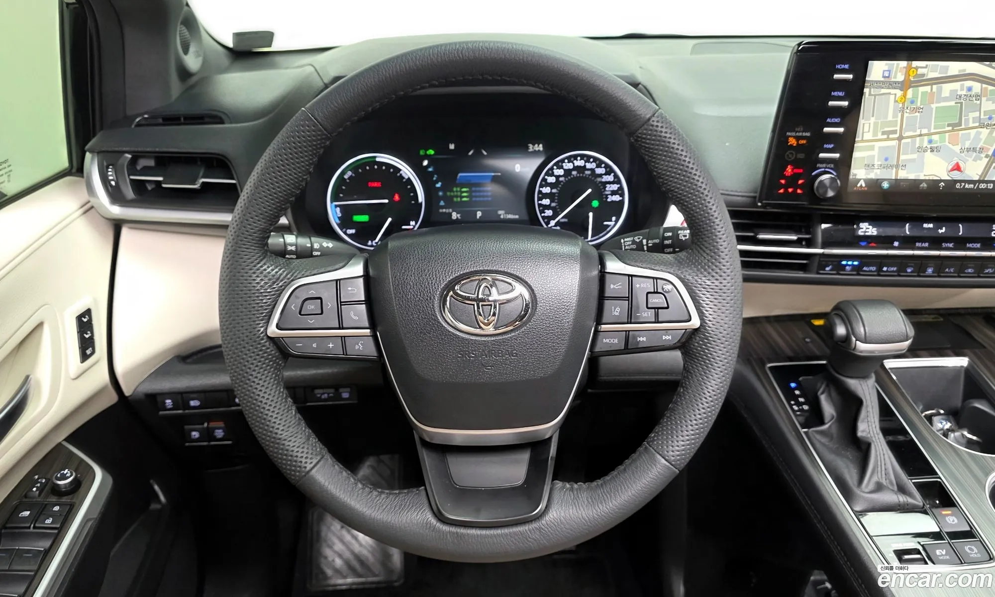 Toyota Sienna 2024 — 17