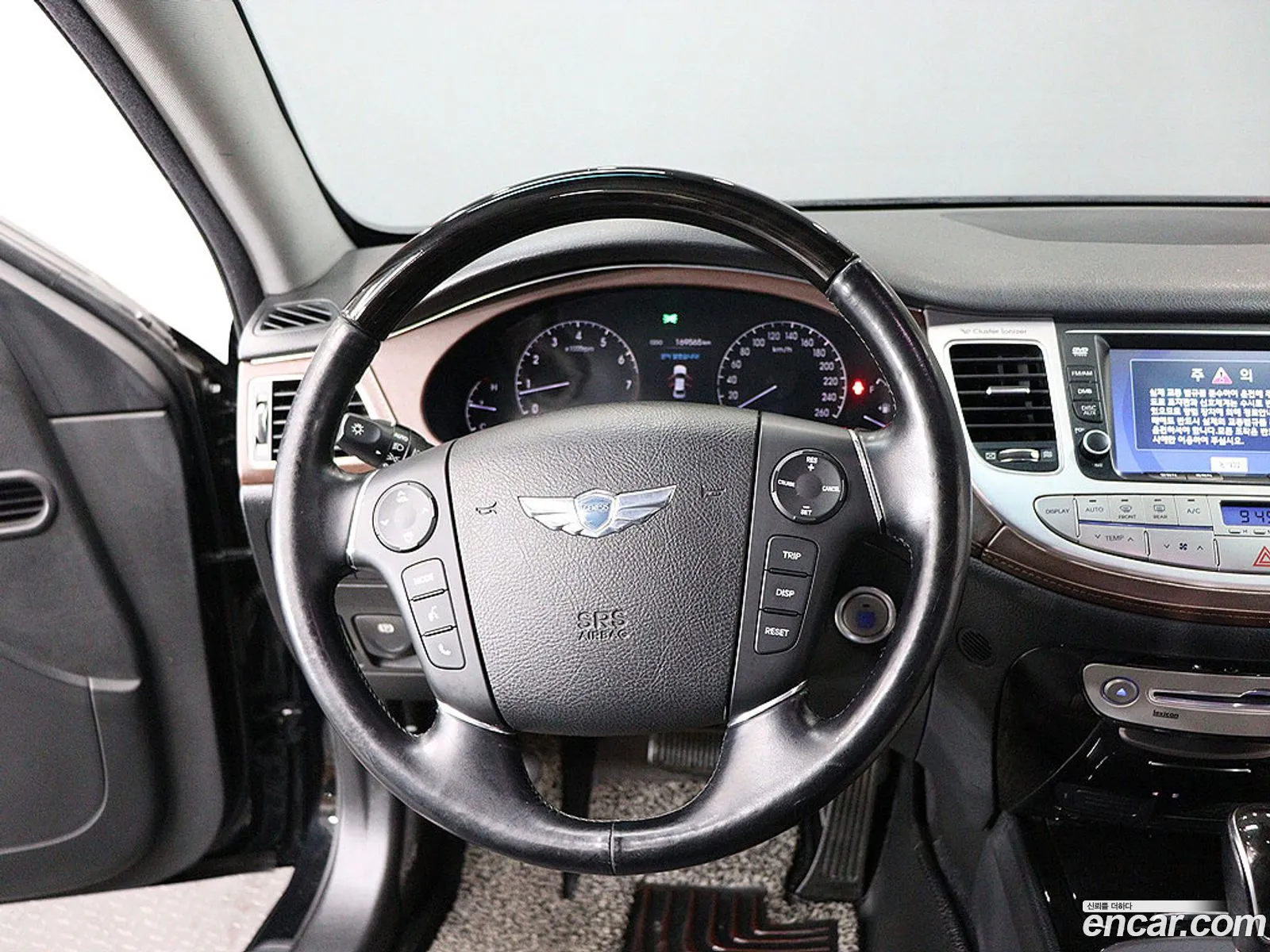 Hyundai Genesis 2011 — 12