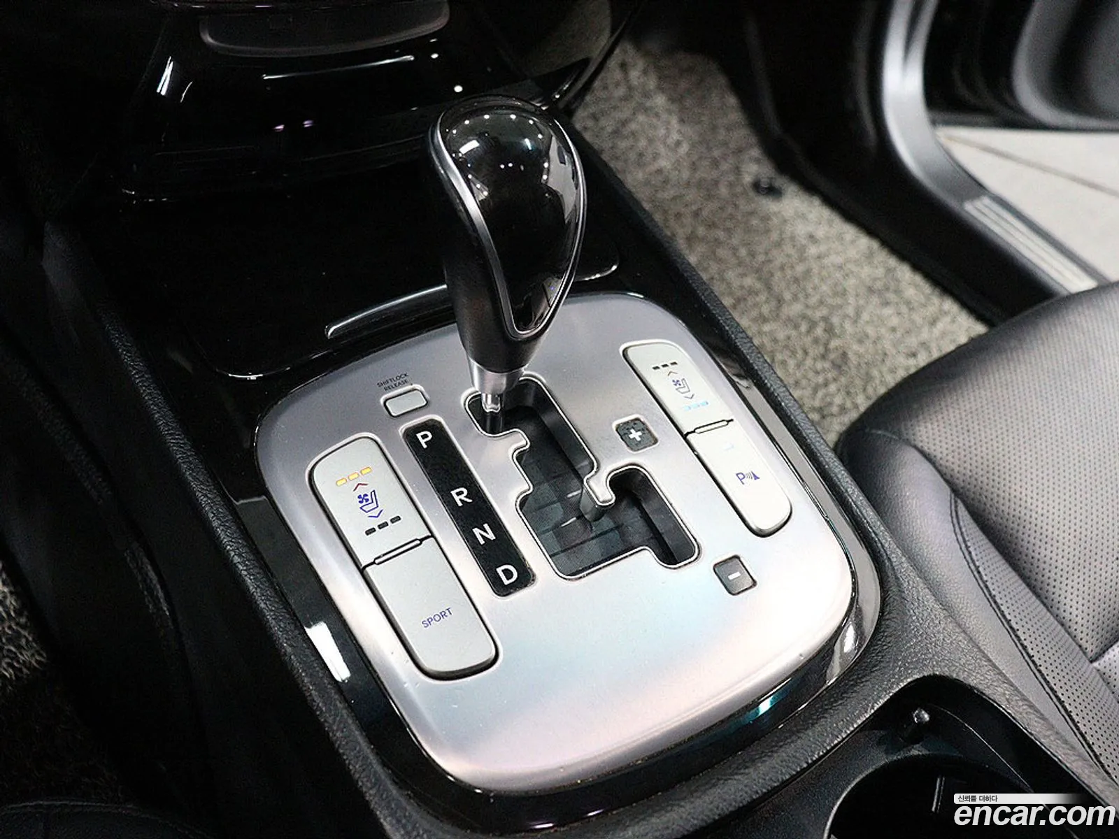 Hyundai Genesis 2011 — 10