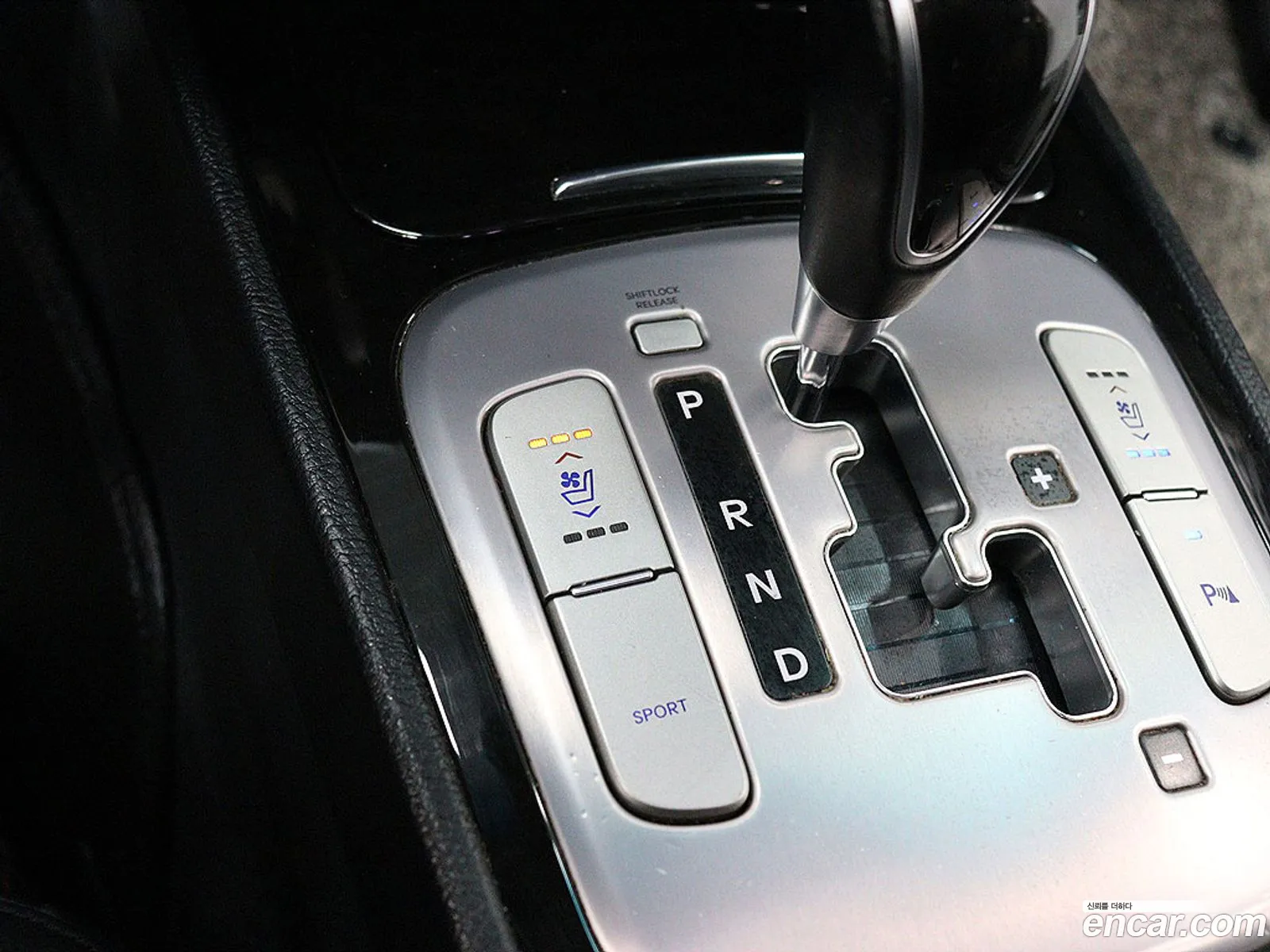 Hyundai Genesis 2011 — 13