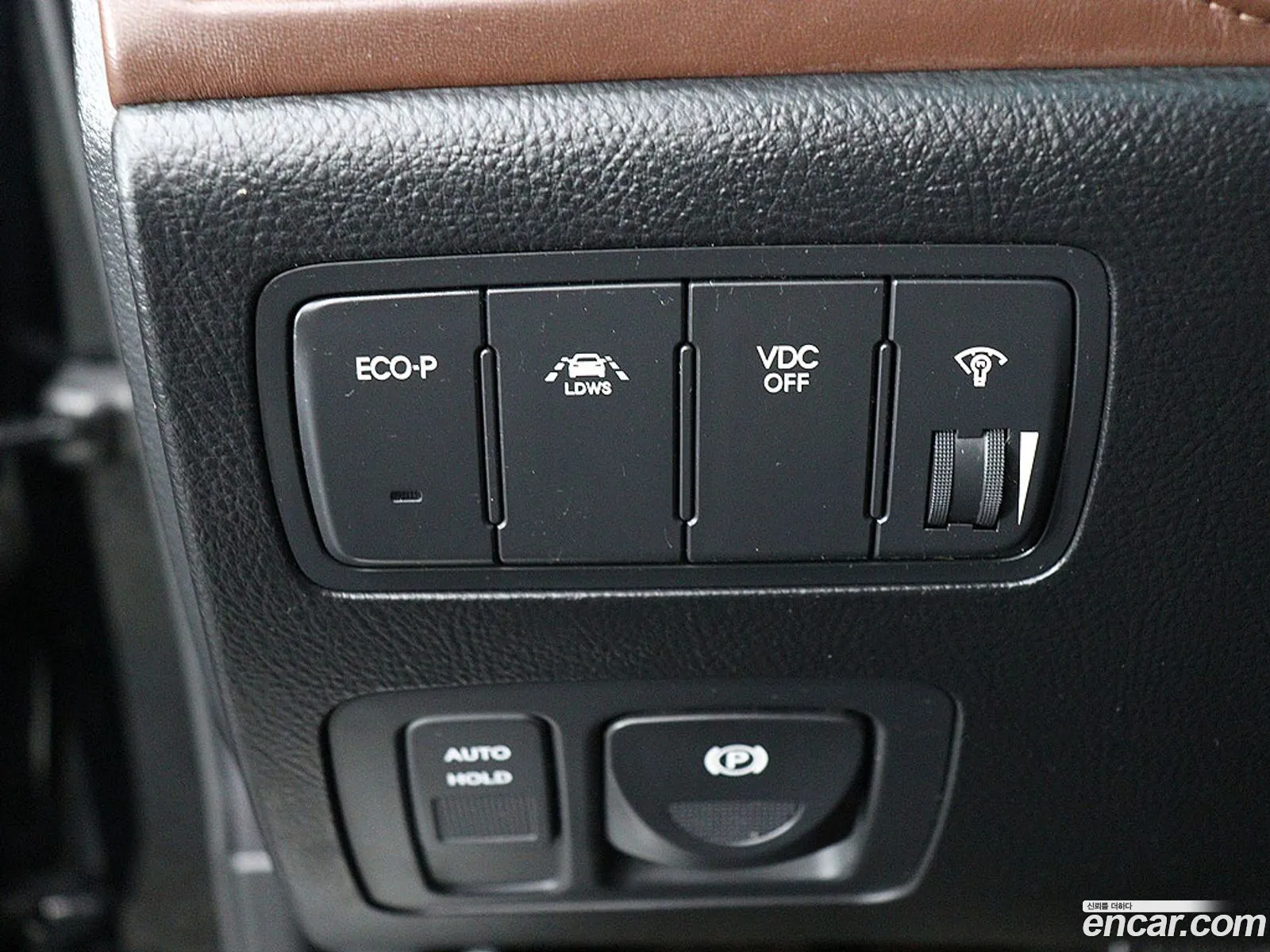 Hyundai Genesis 2011 — 16