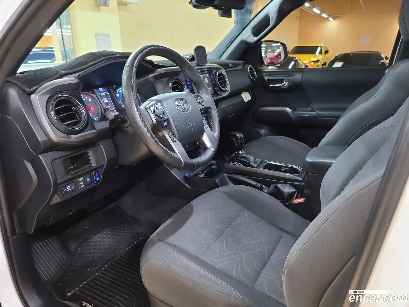 Toyota Tacoma 2018 — 18