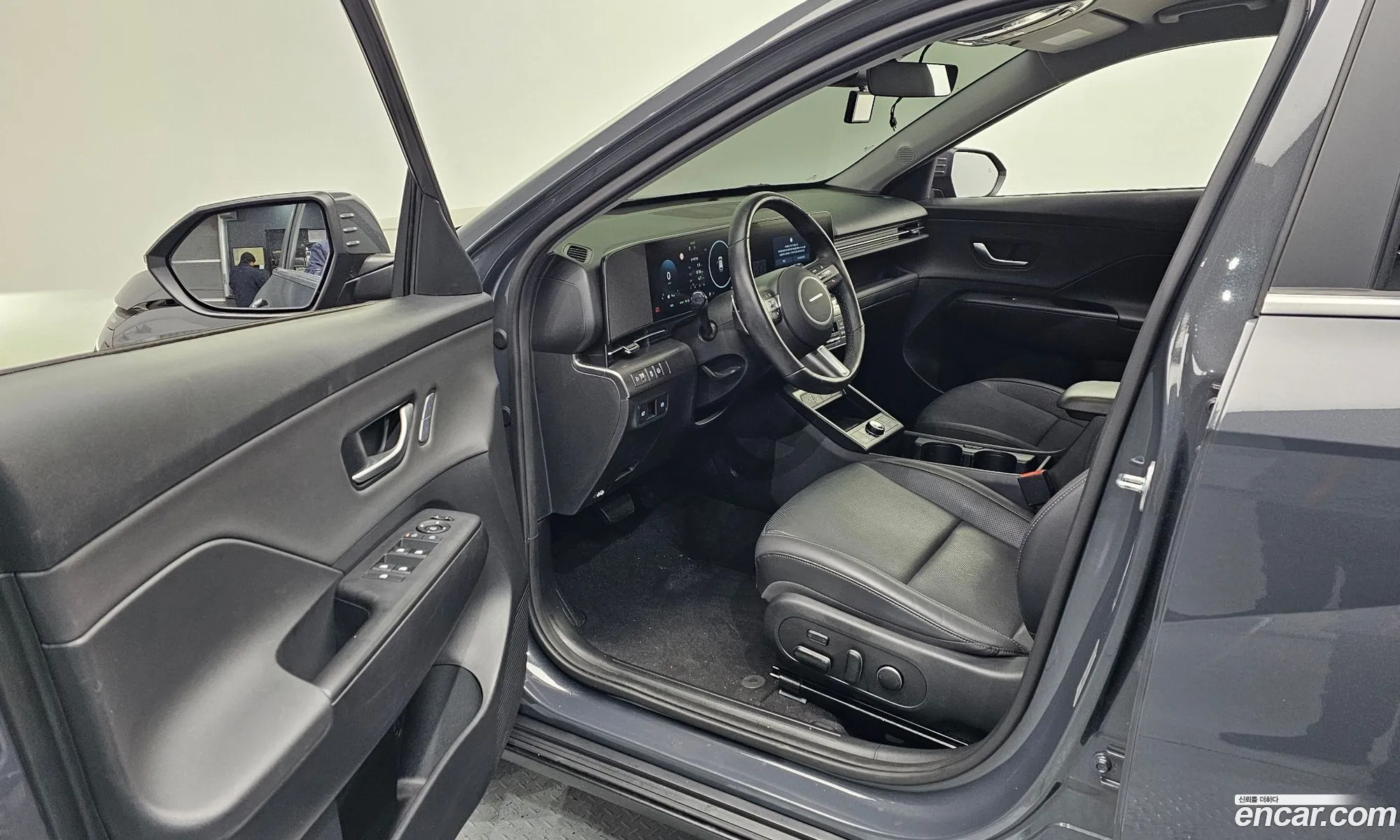 Hyundai Kona Hybrid 2023 — 17