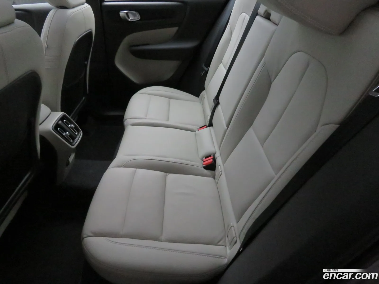 Volvo XC40 2025 — 16
