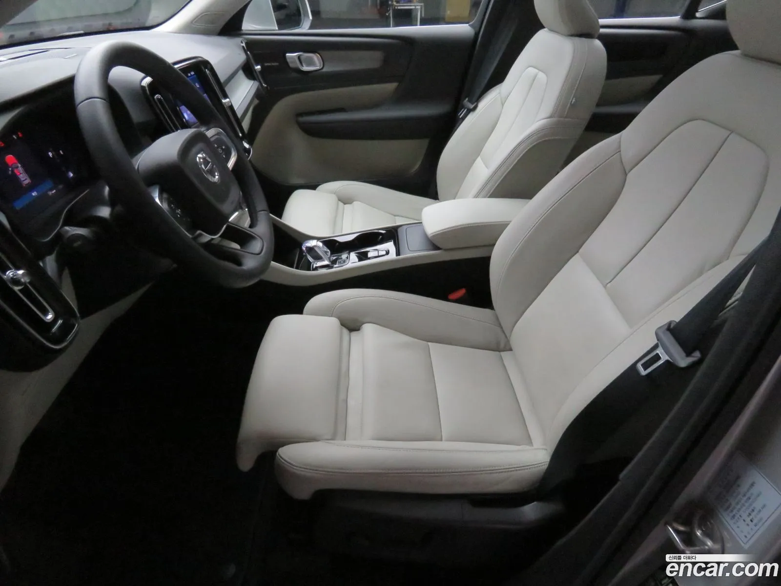 Volvo XC40 2025 — 13