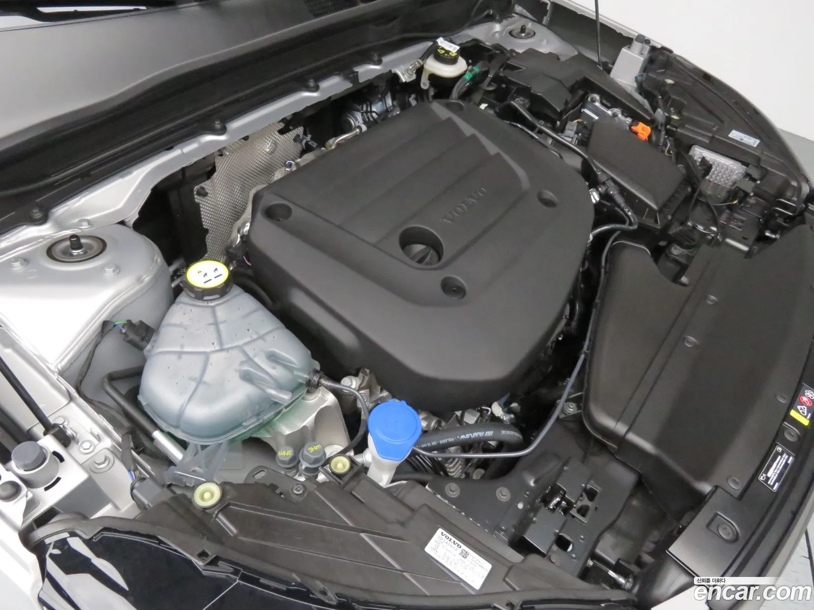 Volvo XC40 2025 — 3