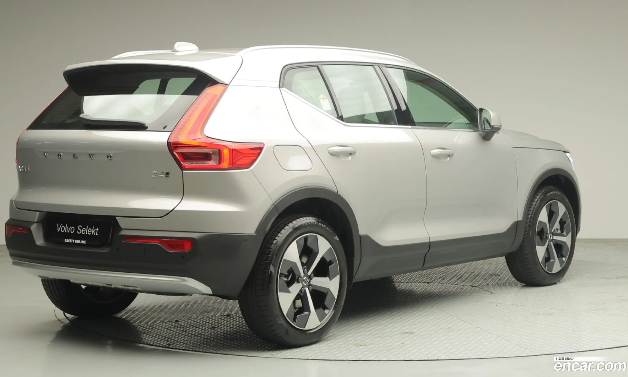 Volvo XC40 2025 — 8