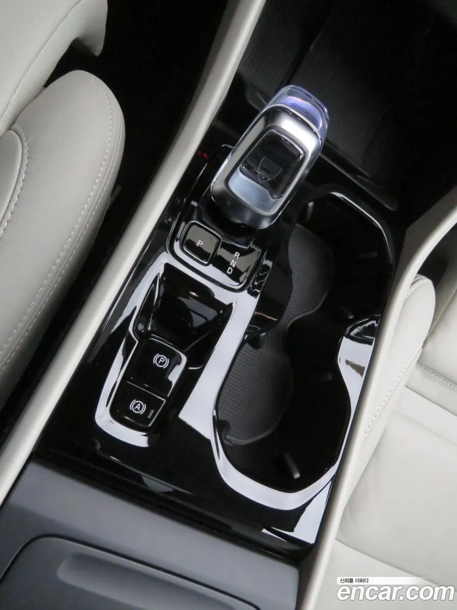 Volvo XC40 2025 — 17