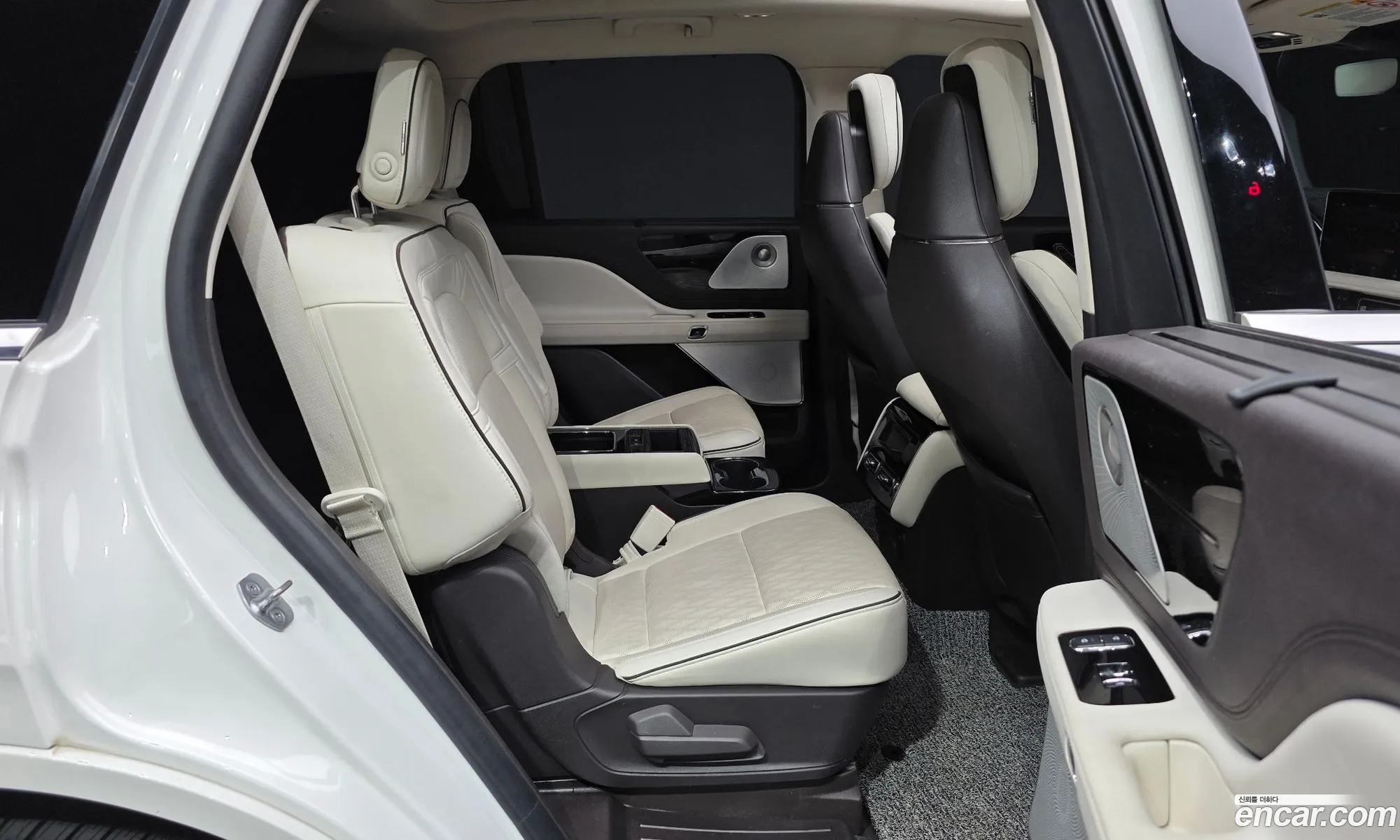 Lincoln Aviator 2020 5LM5J9XC0LGL33097 — 17