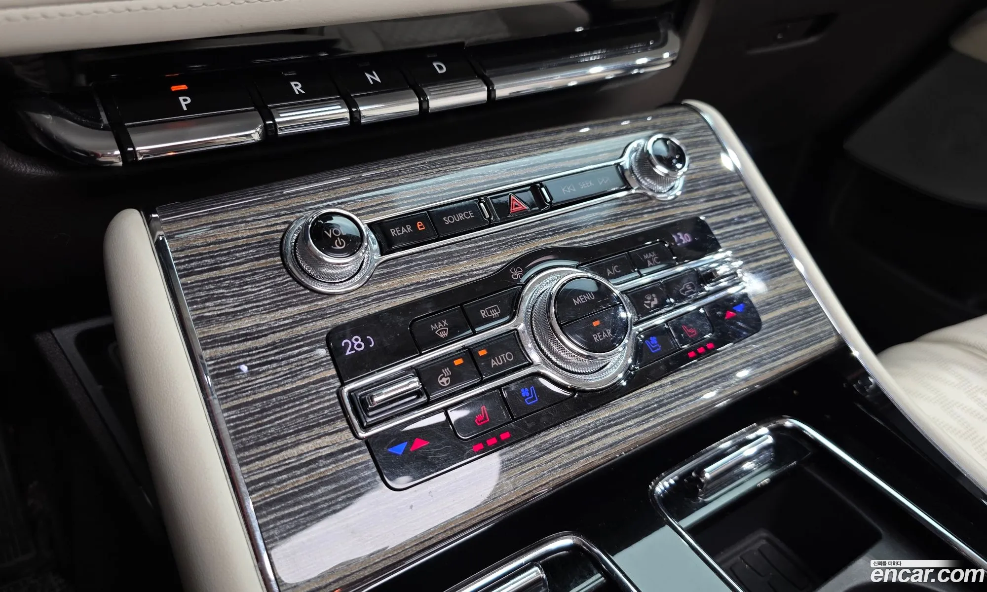 Lincoln Aviator 2020 5LM5J9XC0LGL33097 — 4
