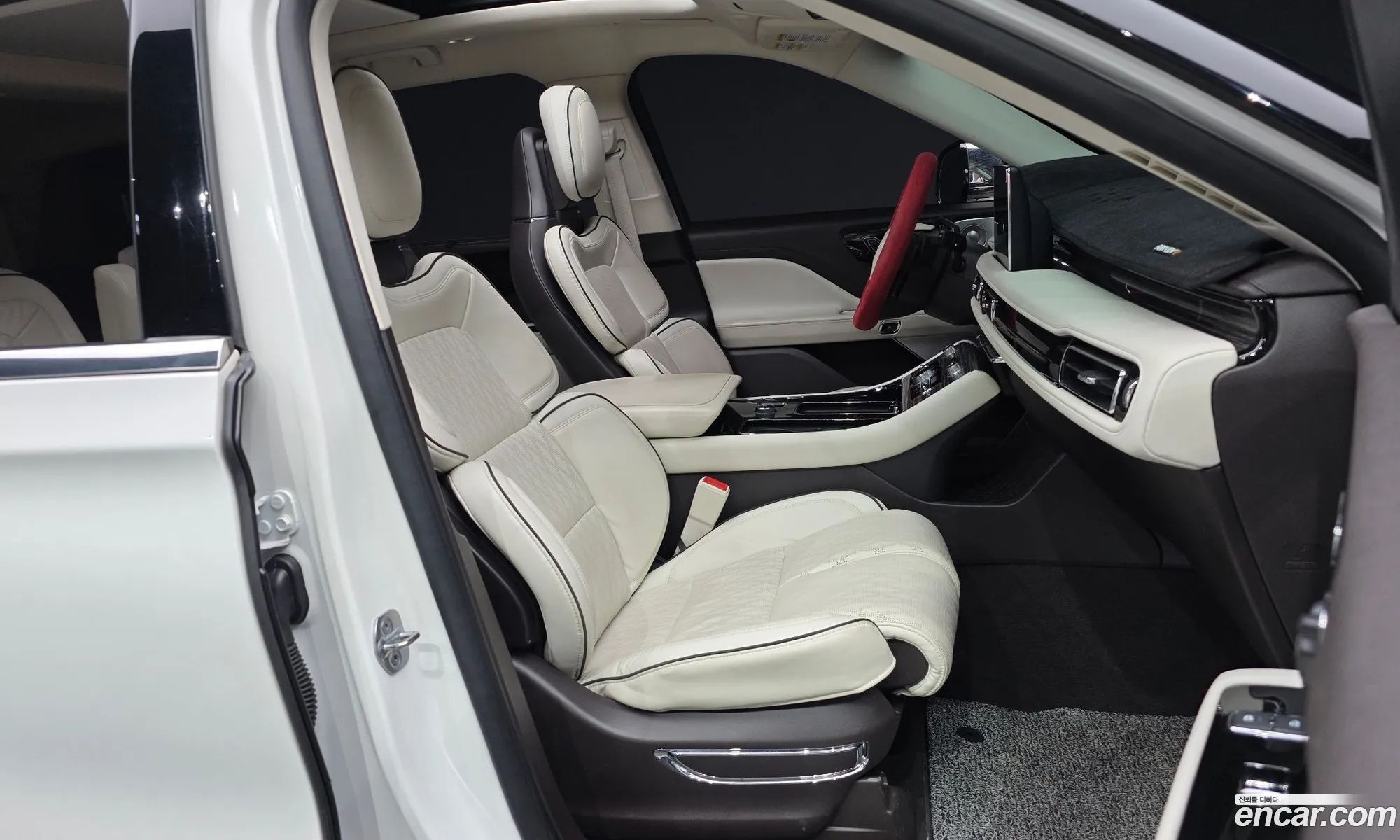 Lincoln Aviator 2020 5LM5J9XC0LGL33097 — 7