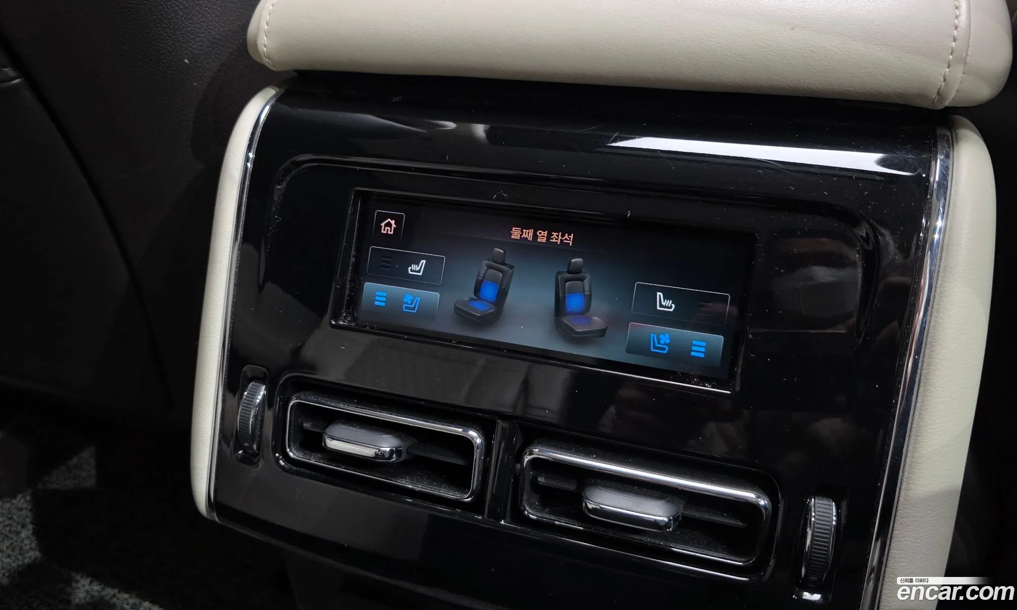 Lincoln Aviator 2020 5LM5J9XC0LGL33097 — 19